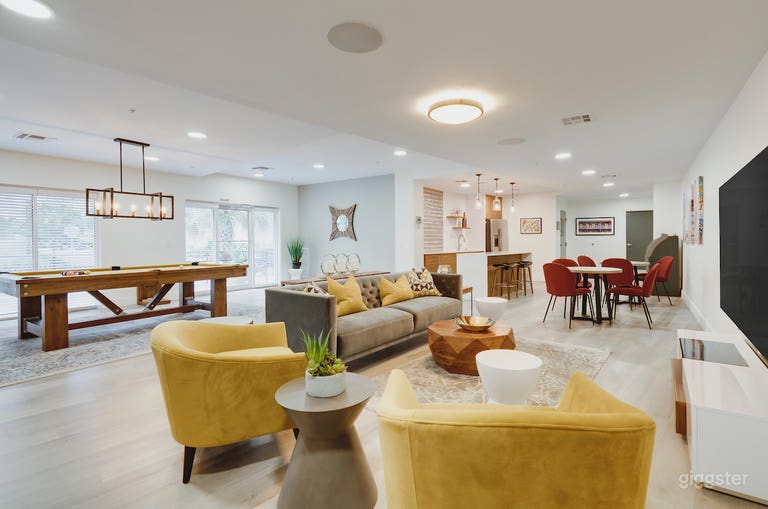  Contemporary Club Room in Tampa Semi-Private 