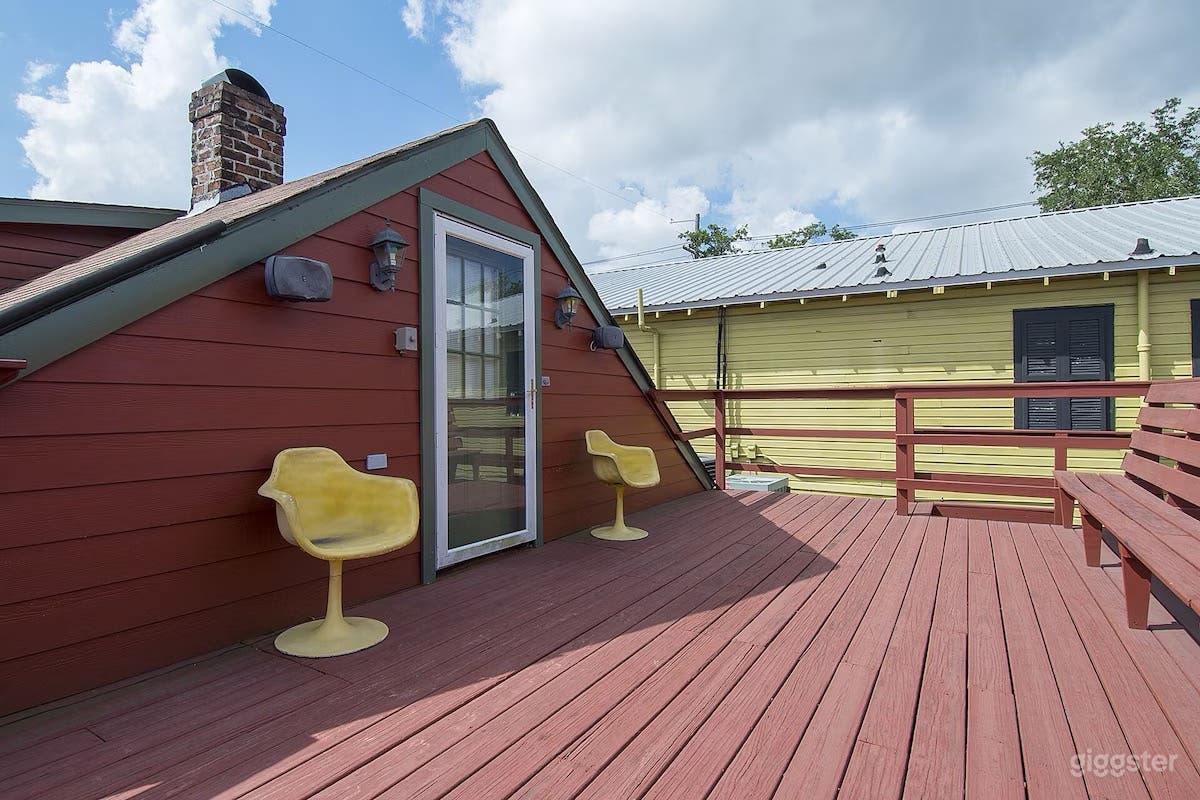 Backyard Deck &amp; Garden Hideout Photo 4