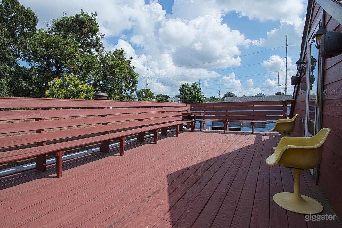 Backyard Deck &amp; Garden Hideout Photo 3