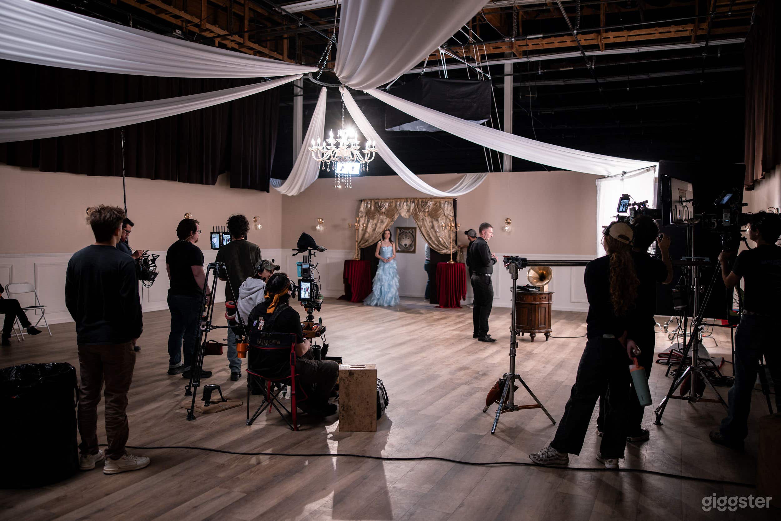 Pre-Lit Banquet Hall + CEO Office + Hospital Set + More Photo 1