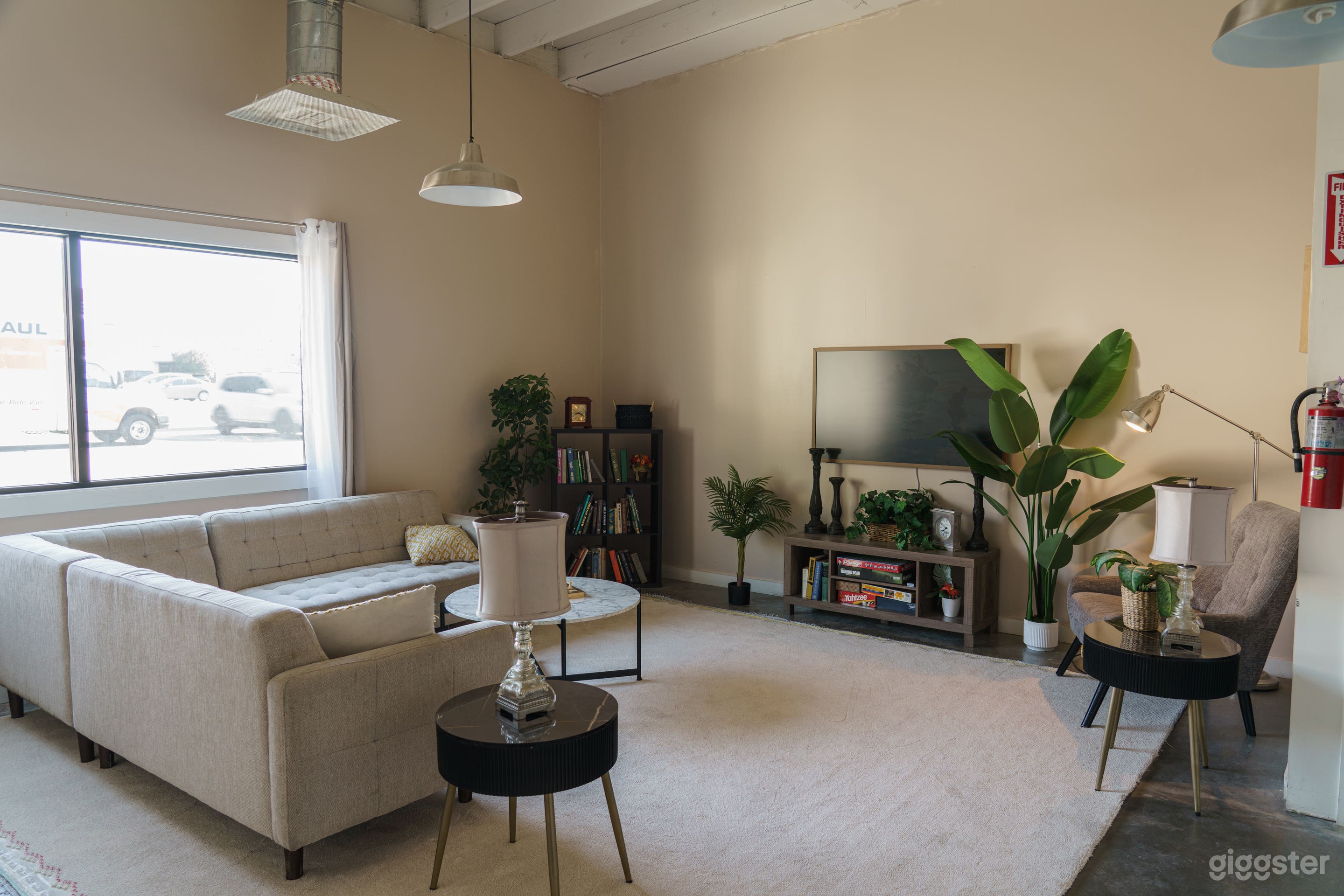 Vertical Studio - Soundstage - Multi-Room Office Suite Photo 2