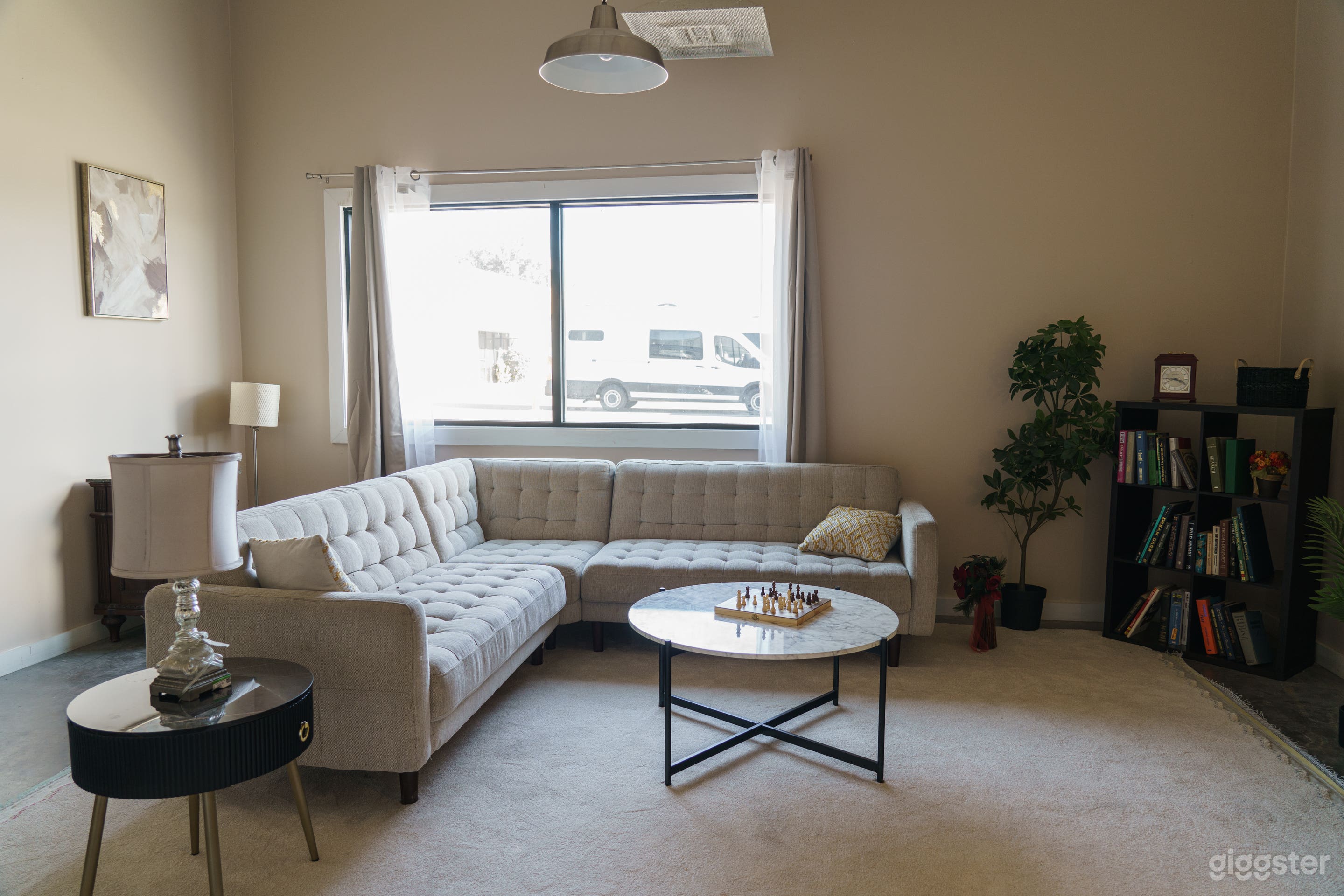 Vertical Studio - Soundstage - Multi-Room Office Suite Photo 3