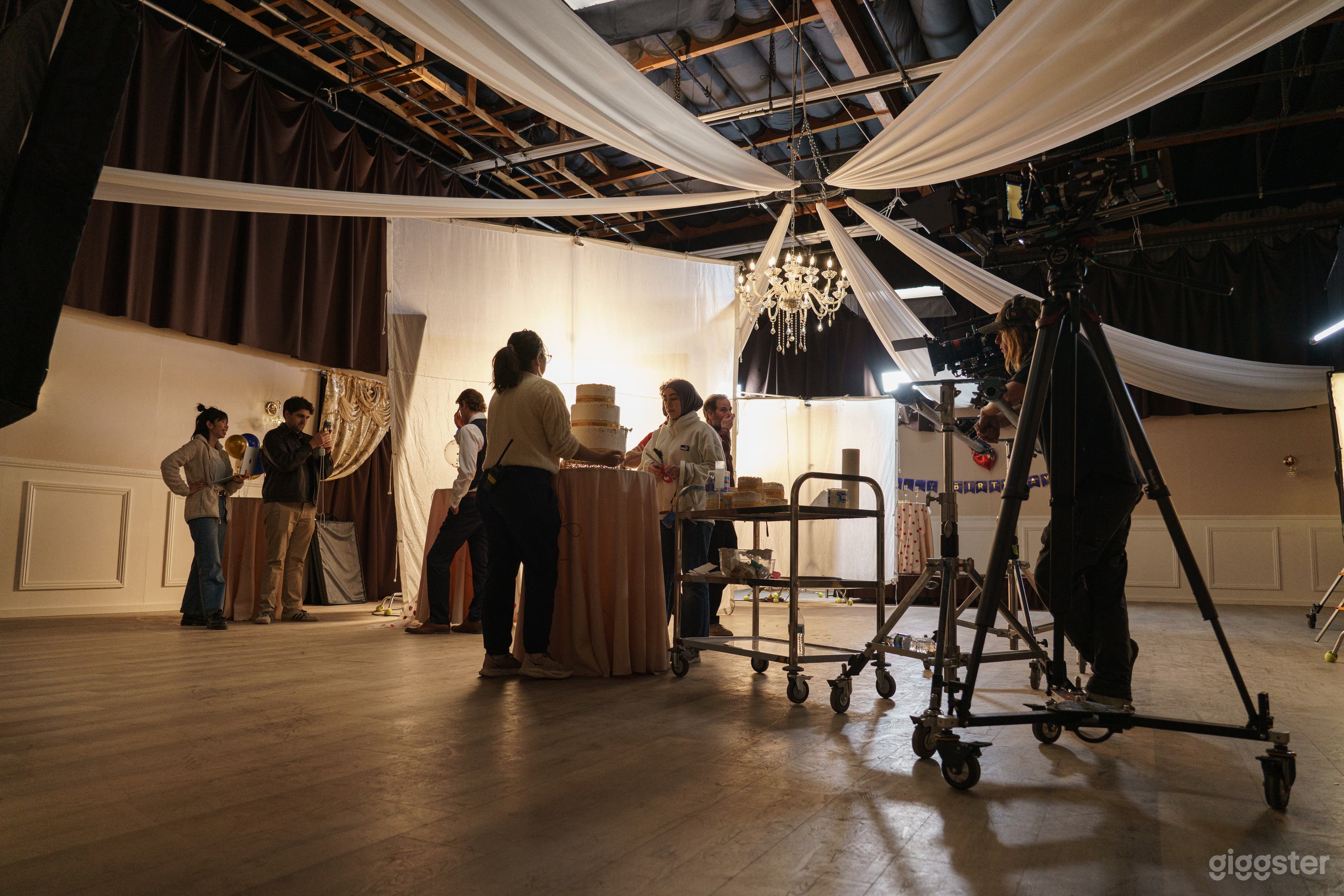 Pre-Lit Banquet Hall + CEO Office + Hospital Set + More Photo 2