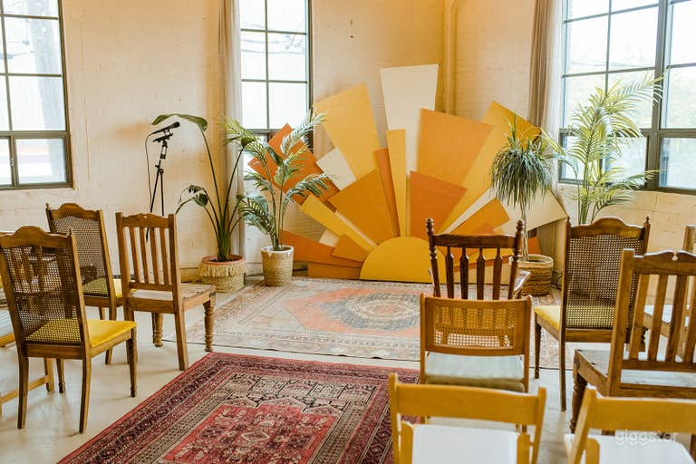  Cozy Industrial Loft Studio and Event Space 