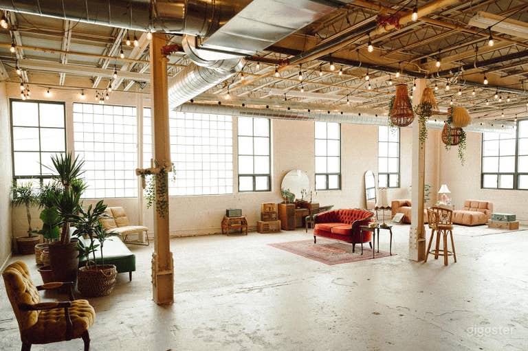  Cozy Industrial Loft Studio and Event Space 