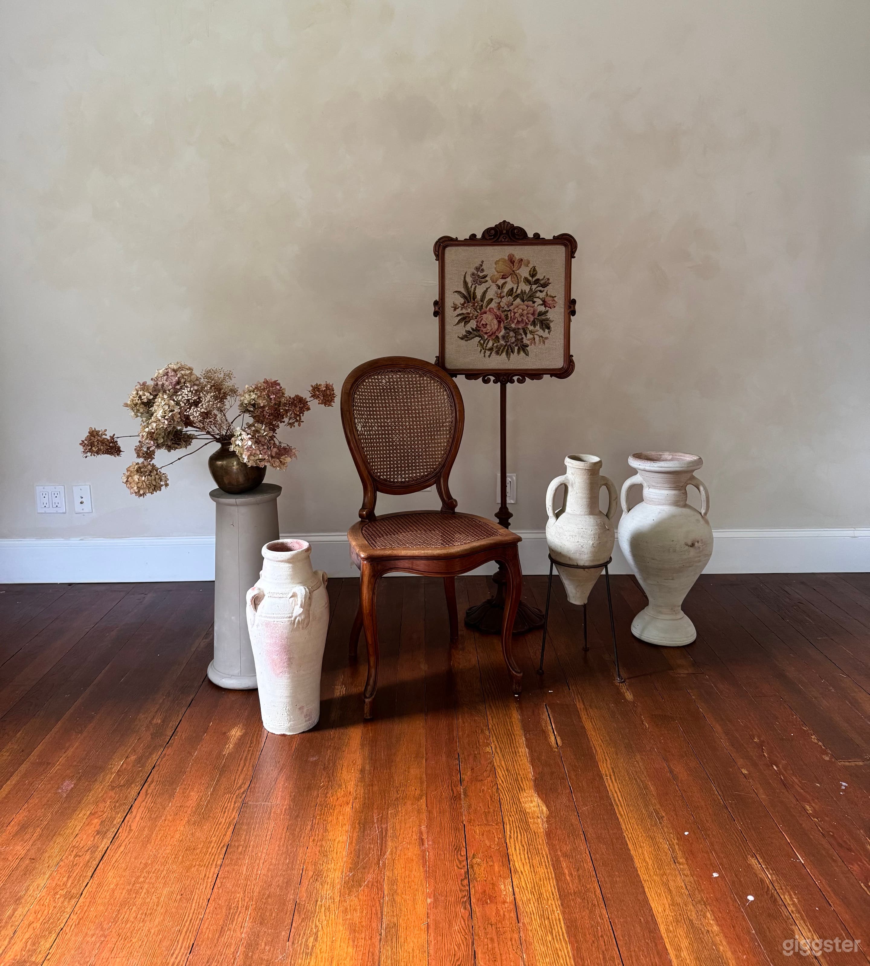 Open, curated space  Photo 3