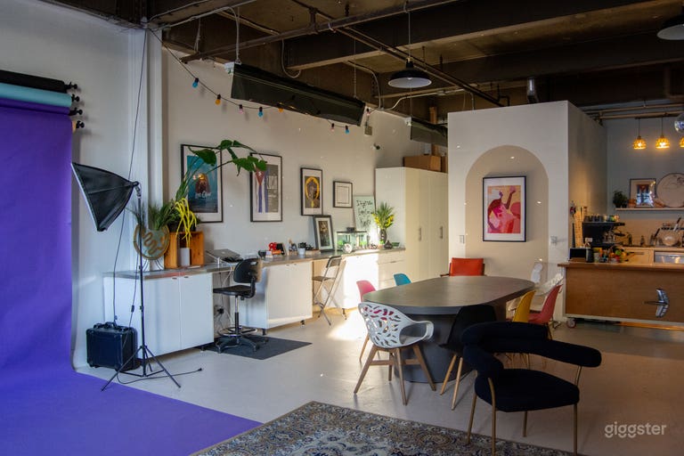  Natural Light Filled West End Studio 