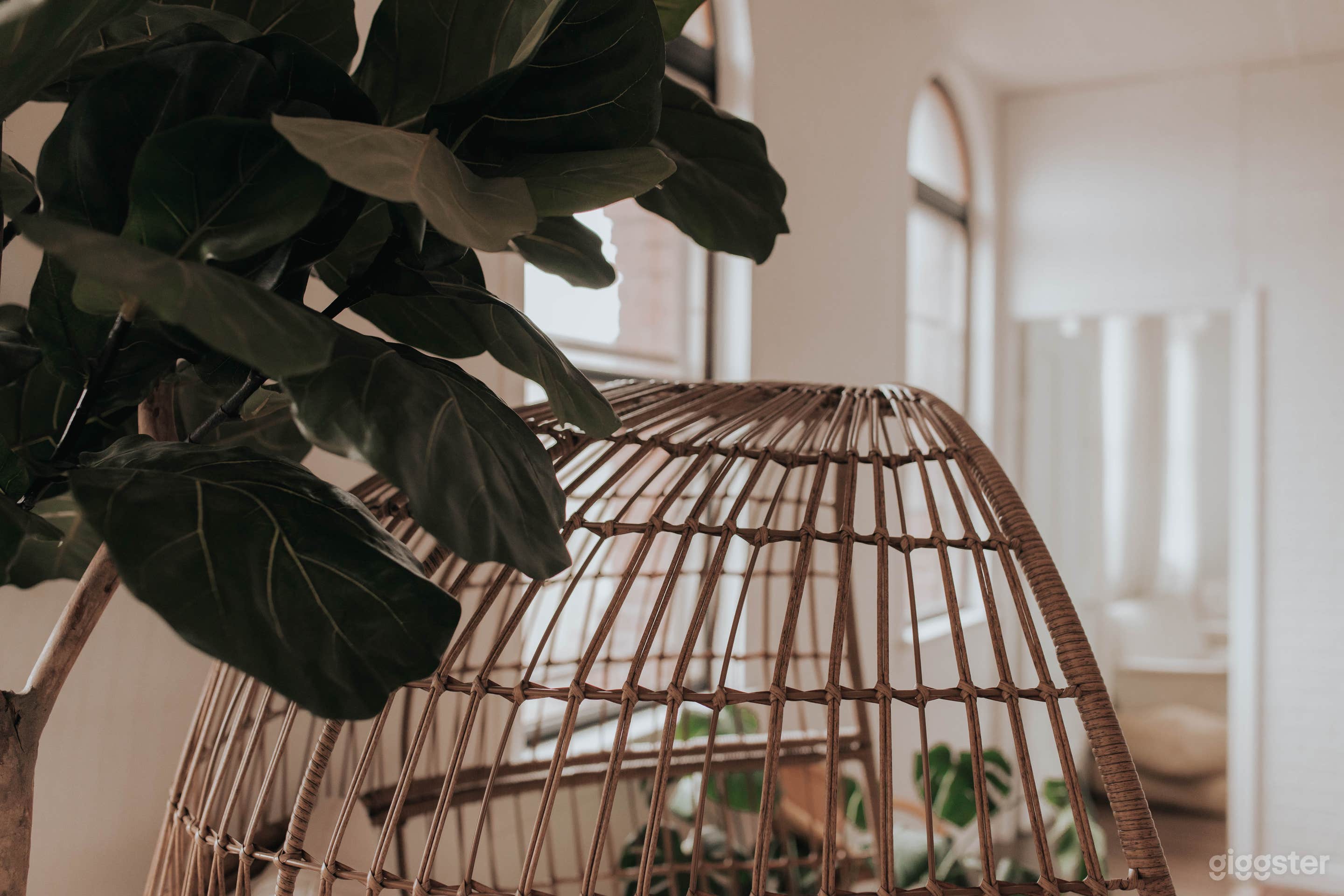 Historic And Neutral Studio Space Photo 2