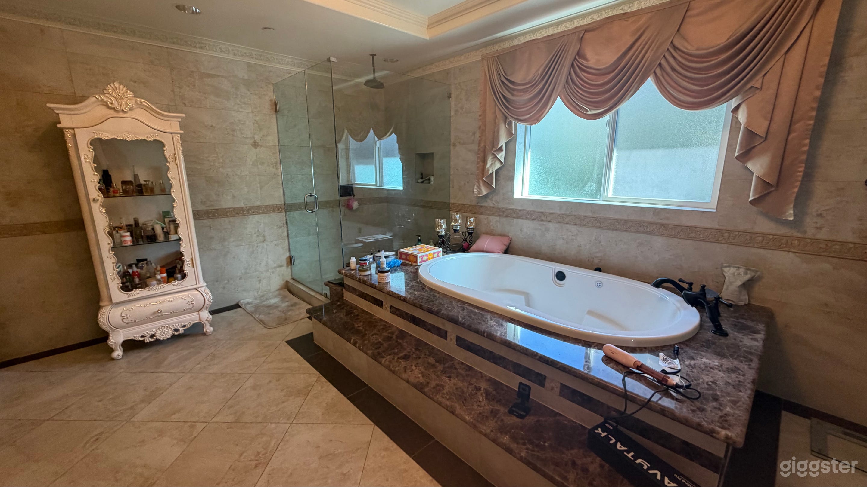 Encino Mansion Photo 2