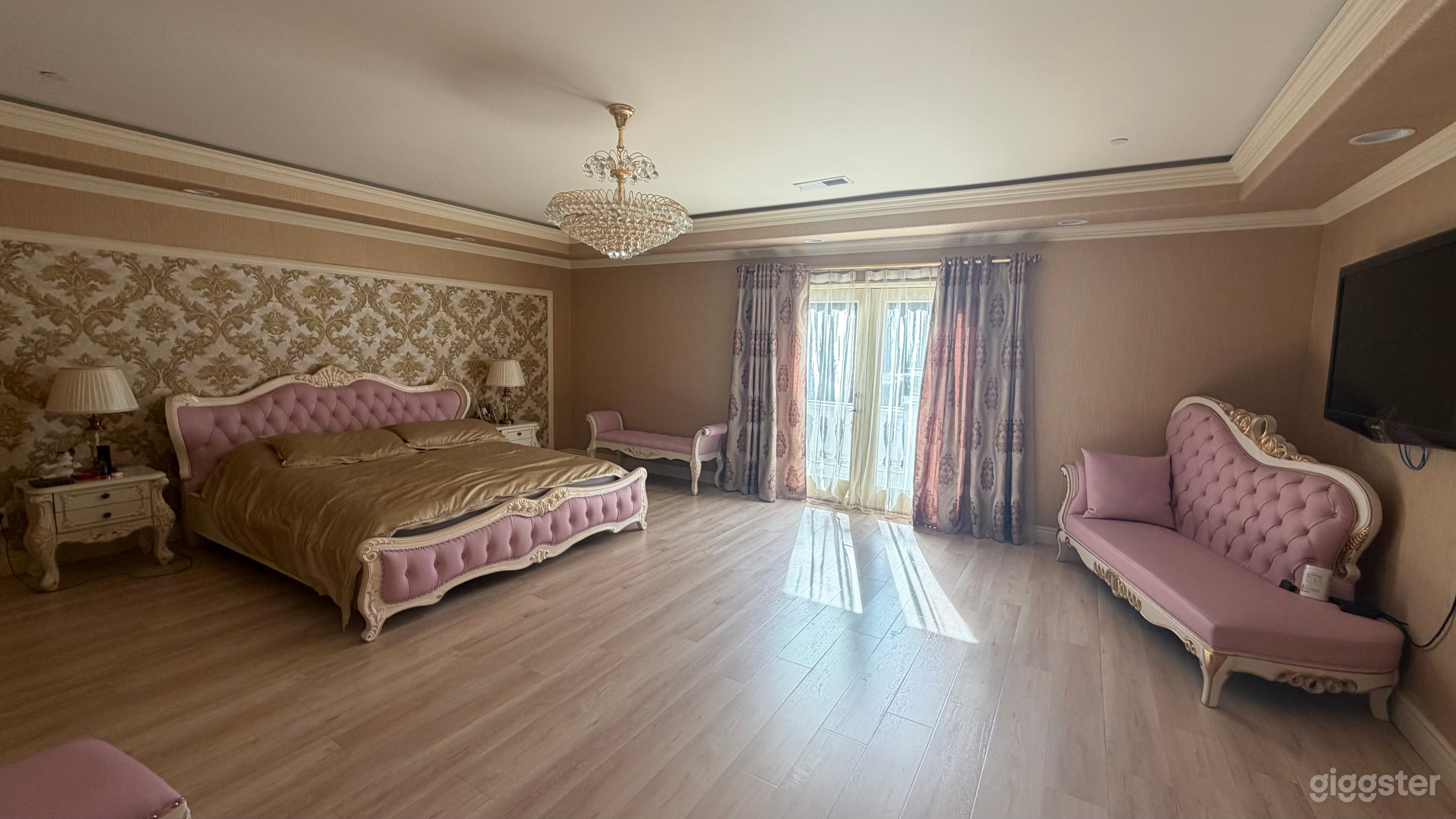 Encino Mansion Photo 3