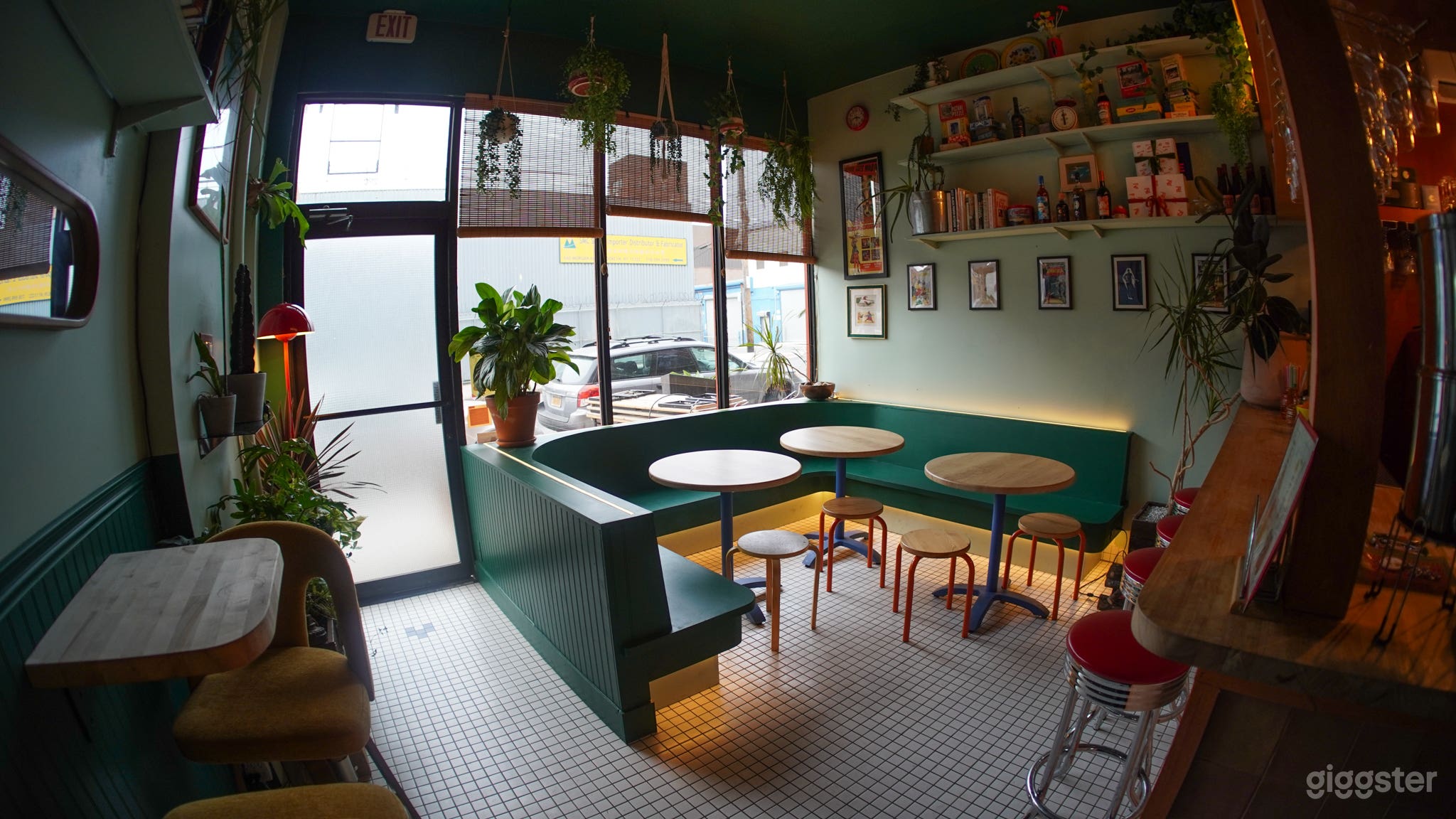 Intimate wine bar with retro vibes in Greenpoint Photo 3