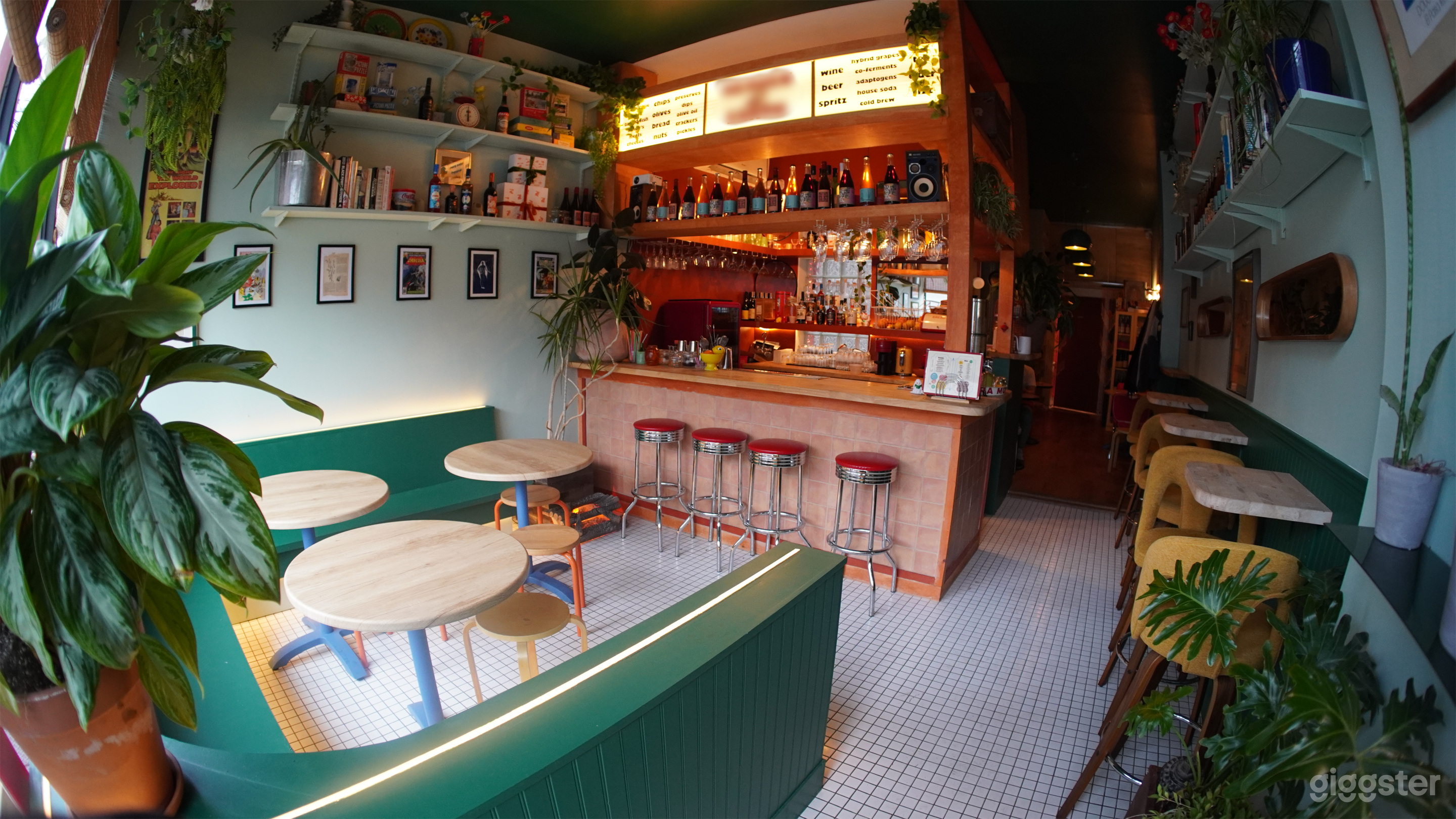 Intimate wine bar with retro vibes in Greenpoint Photo 1