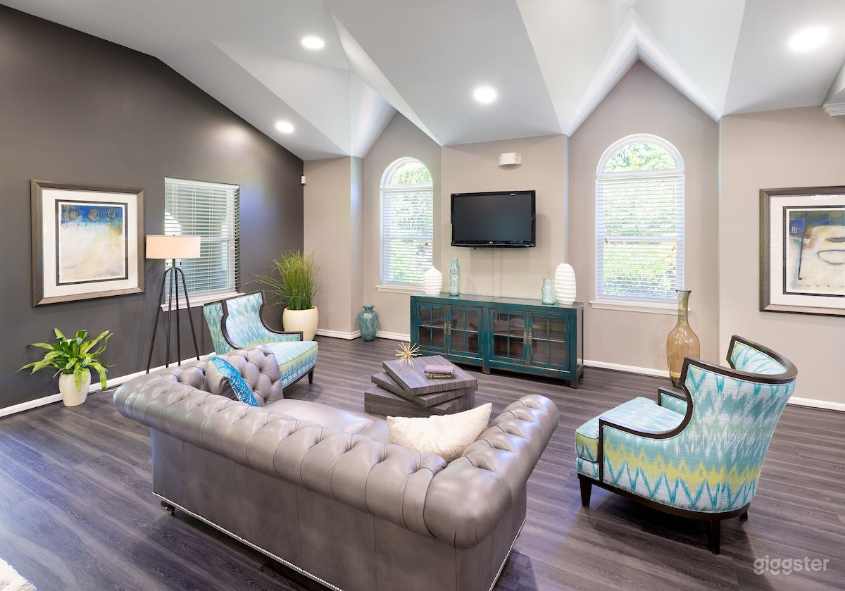 Light, Cozy Club Room in Outer Baltimore Photo 1