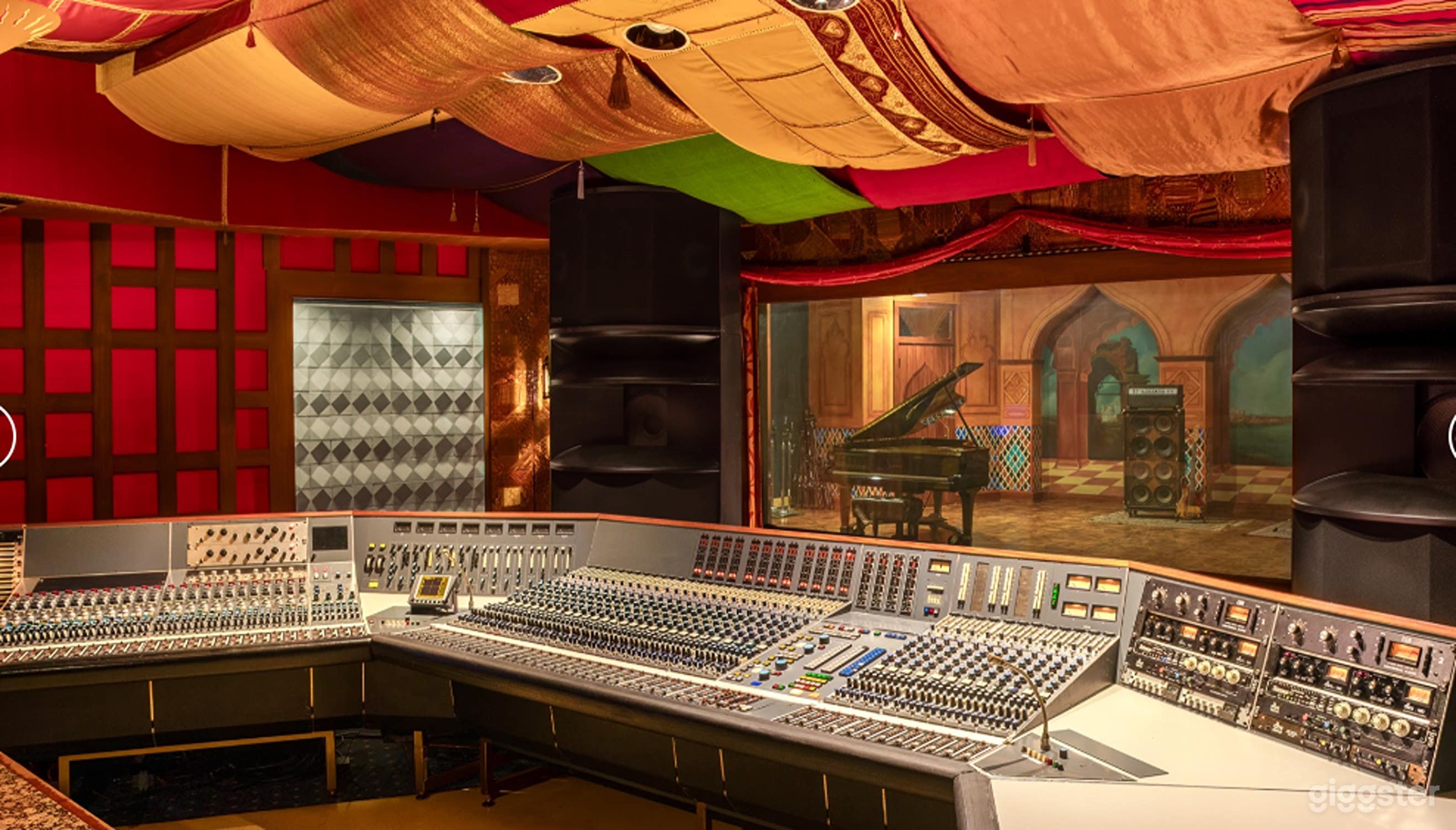 Legendary Studio B Photo 3