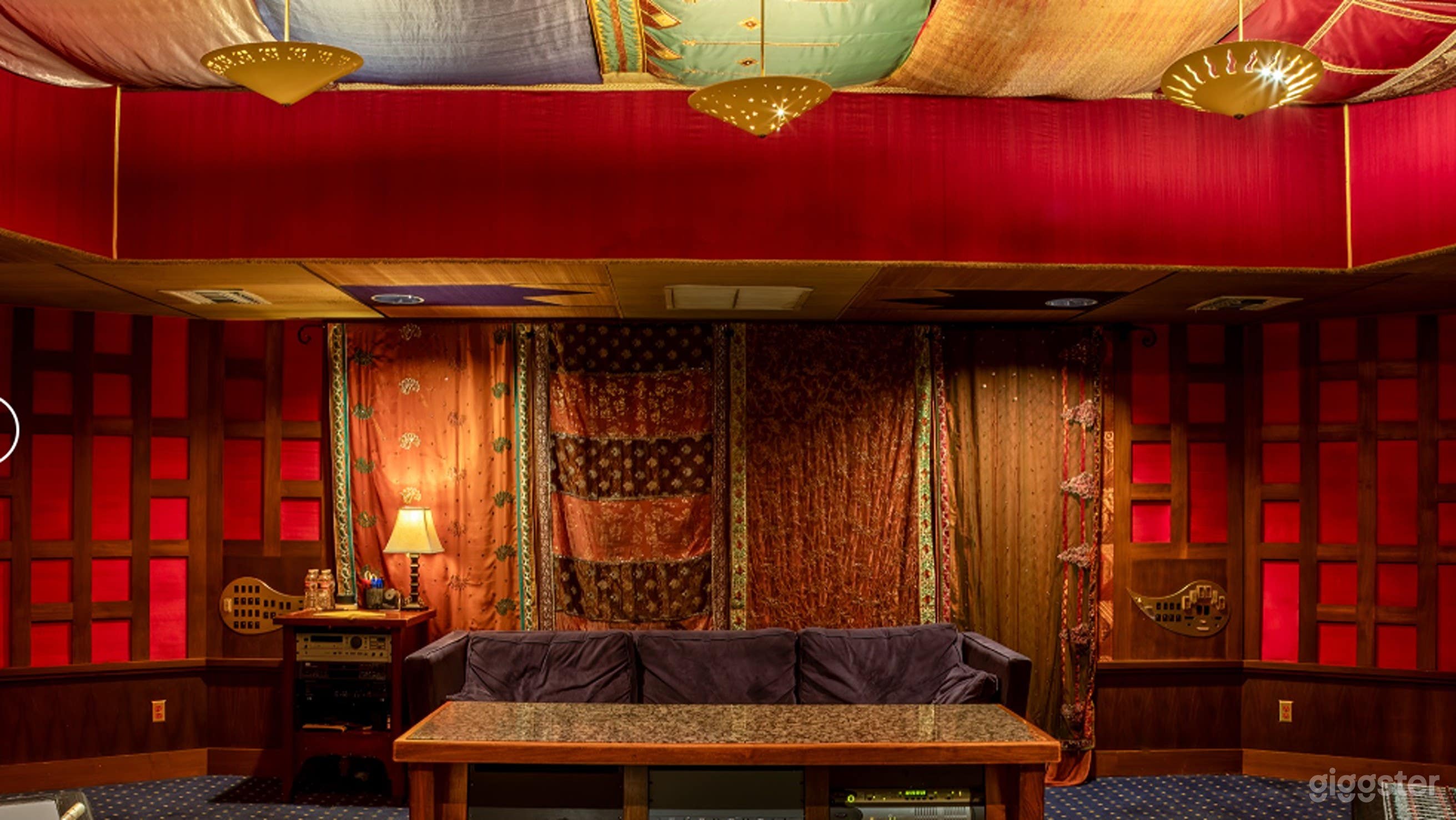 Legendary Studio B Photo 4