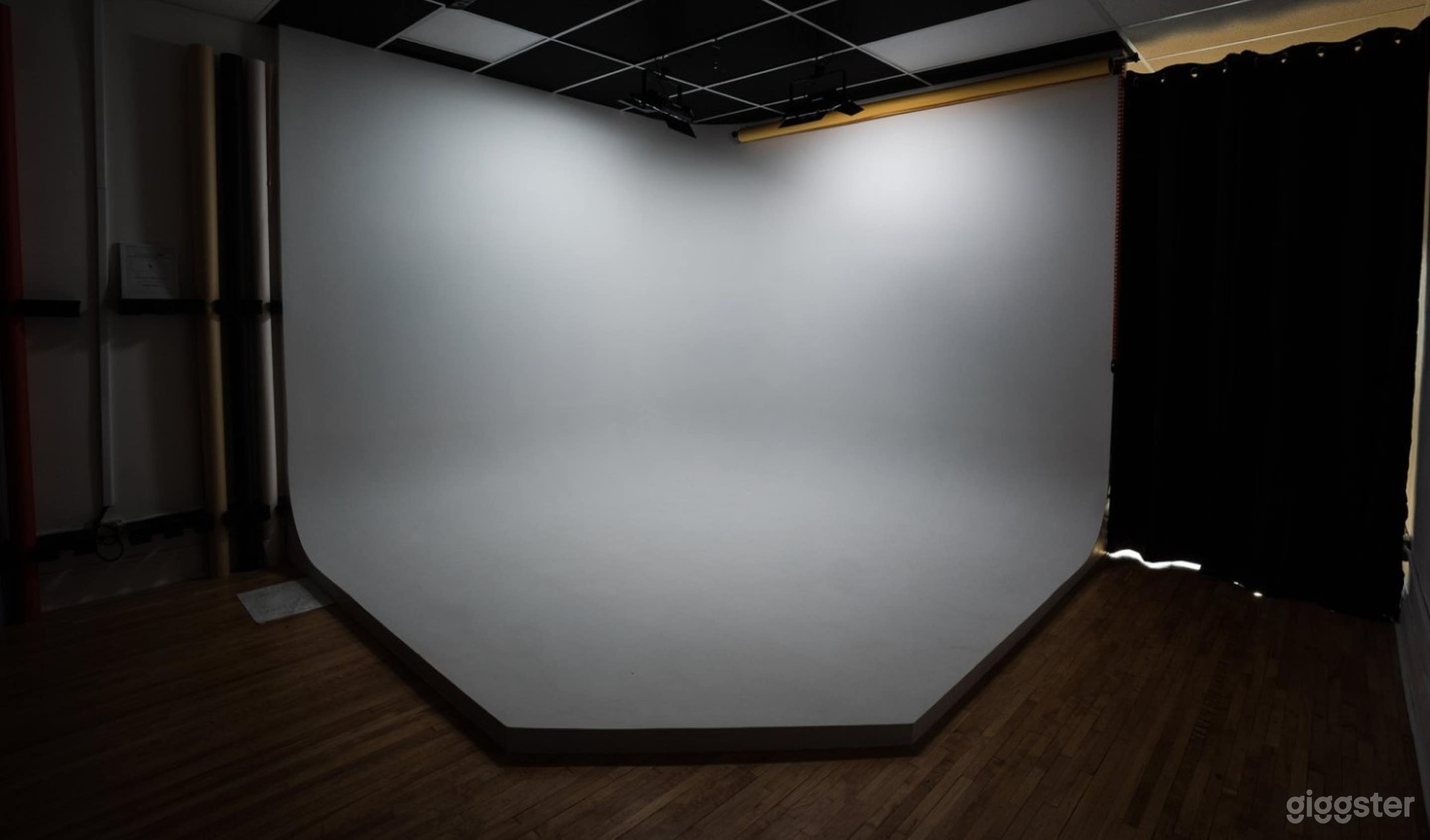 Studio with 11x11 Cyc Wall In St Paul Photo 1