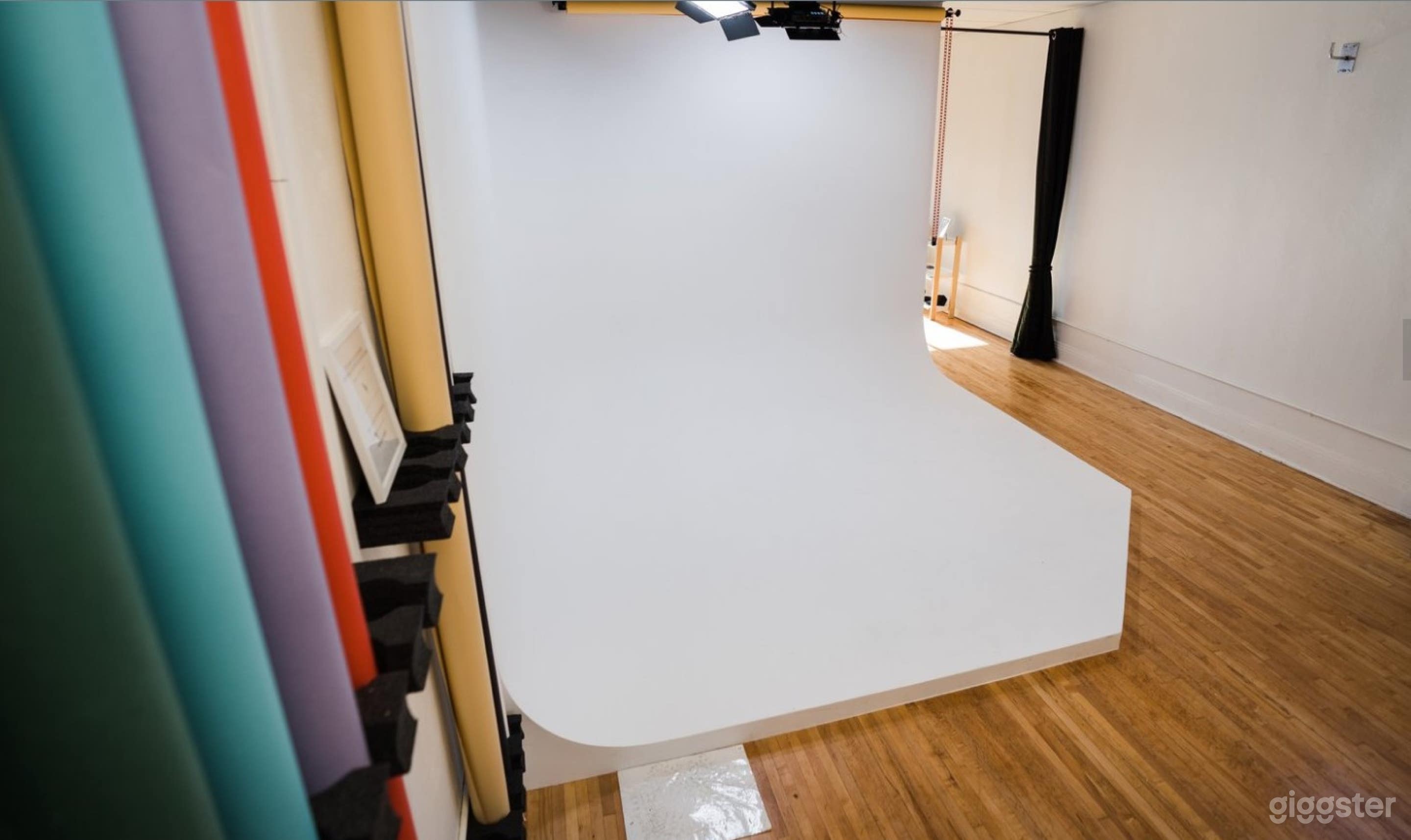Studio with 11x11 Cyc Wall In St Paul Photo 4