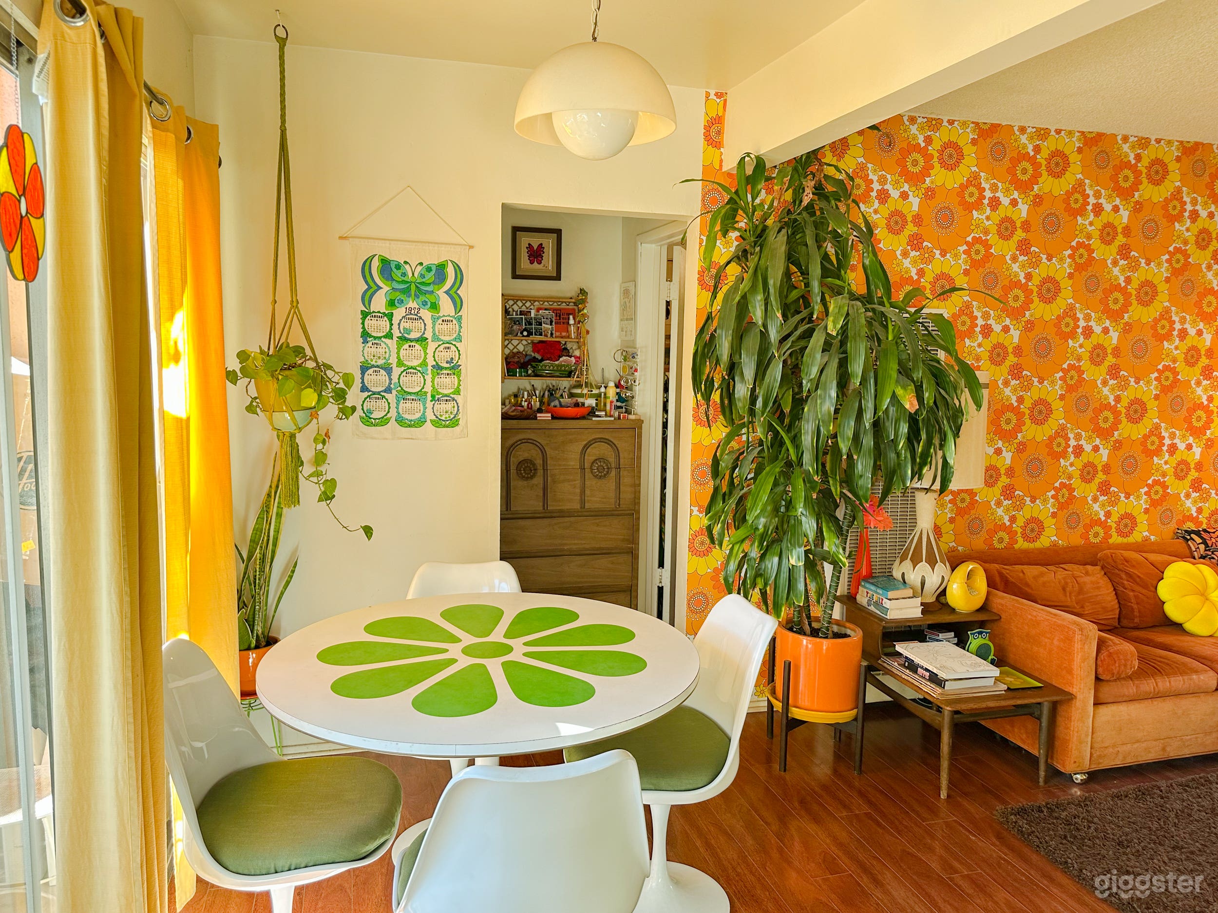 Mid Century 1970’s Time Capsule Apartment – Retro Vintage Photo 3