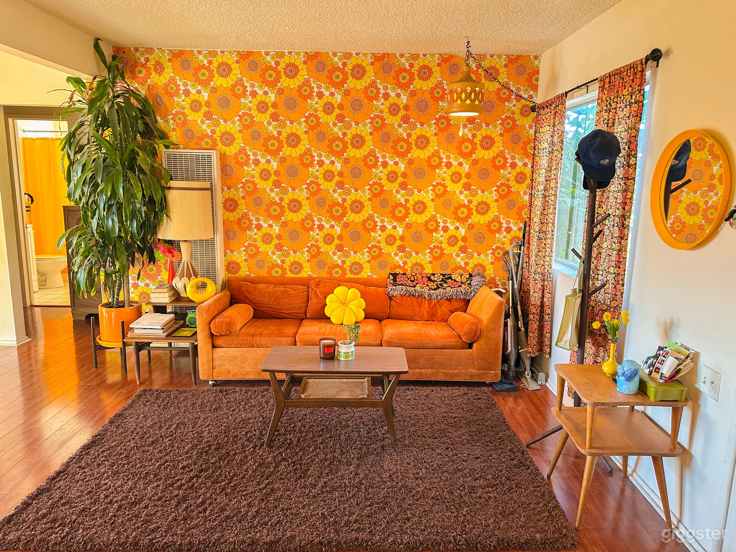 Mid Century 1970’s Time Capsule Apartment – Retro Vintage Photo 1