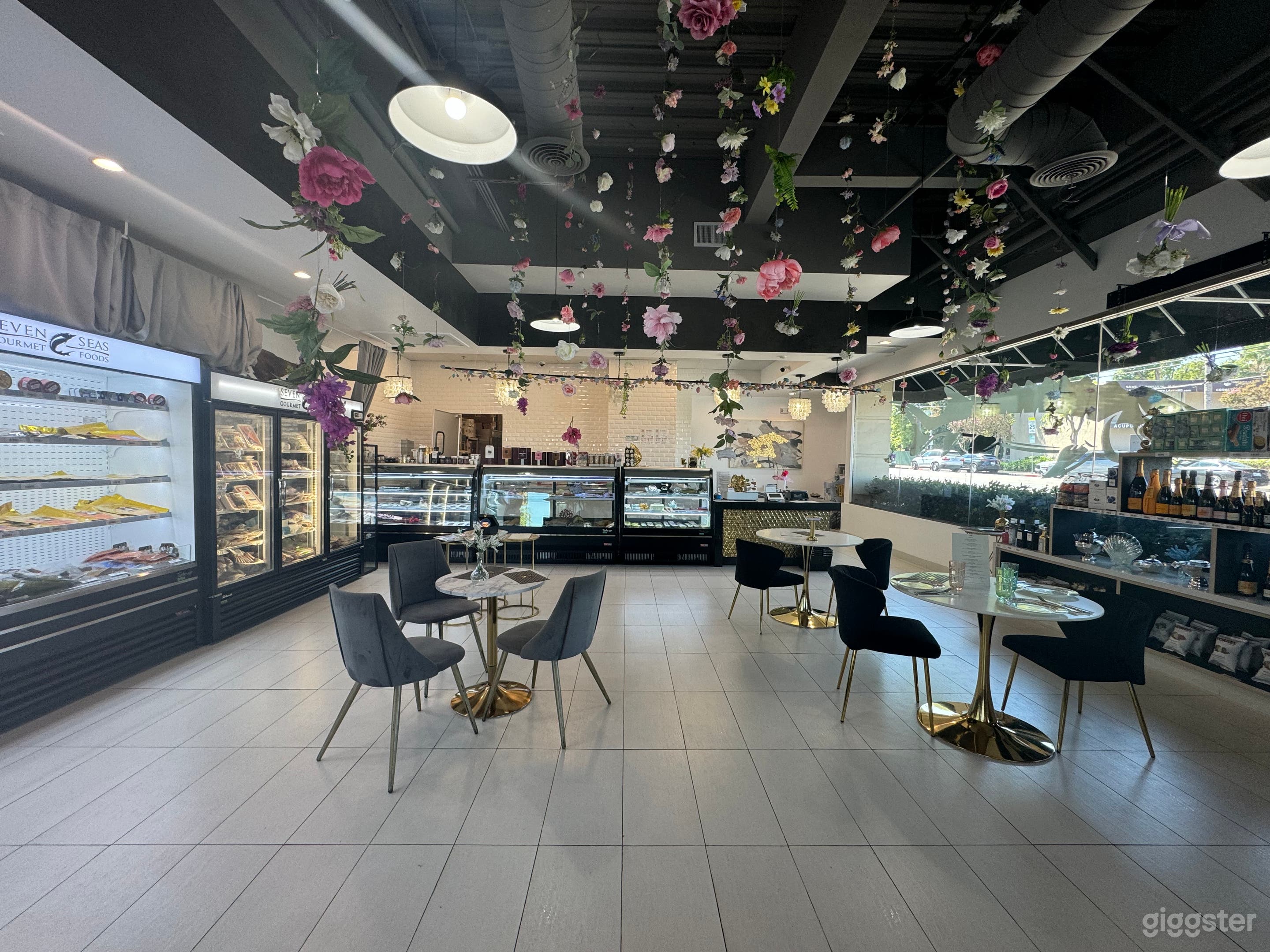 Luxury cafe, Caviar Store, Winery, Kitchen Photo 1