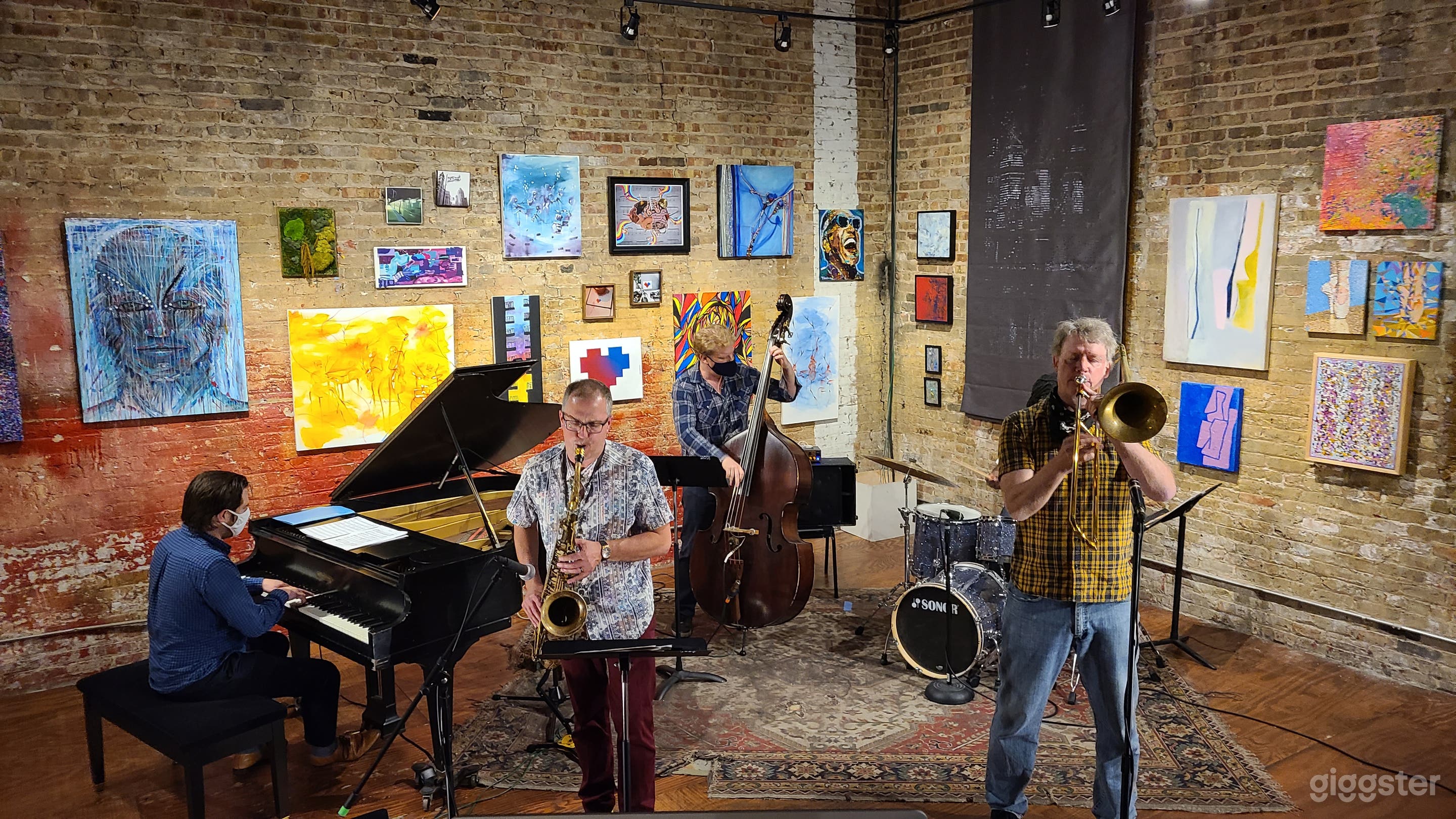 Full Backline and Extended Space for Livestreaming, Photo or Video Shoots