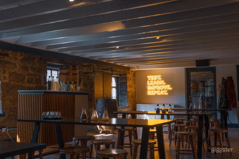  Whisky & Gin Distillery 