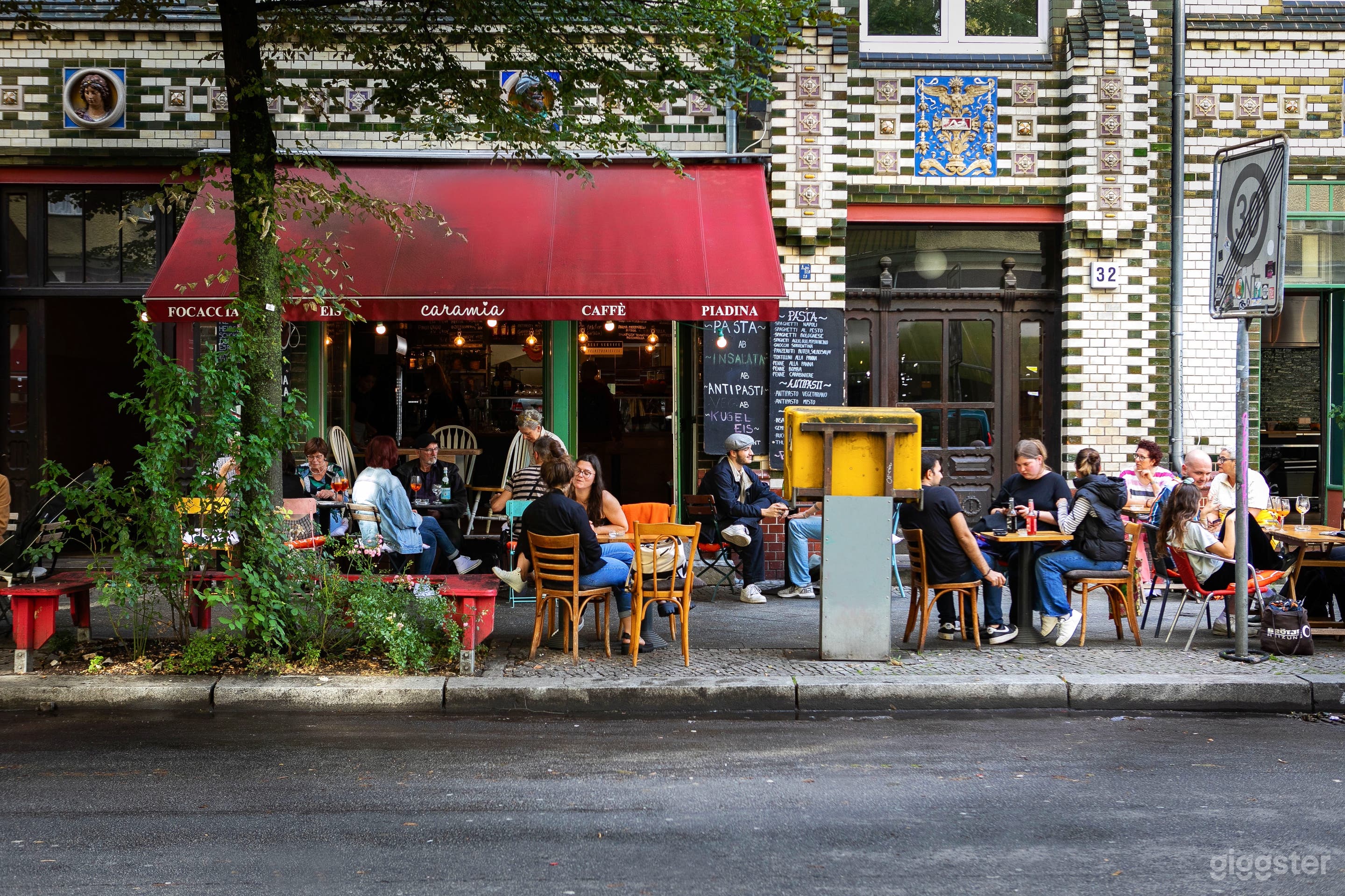 Gemütliche Kiez-Pizzeria & Event-Location in Berlin Foto 1