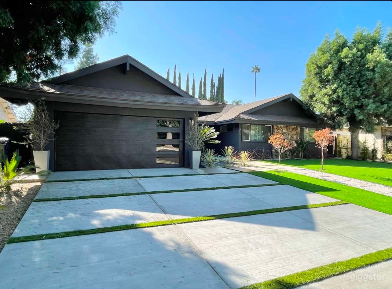 Modern Home With Spacious Backyard Photo 2