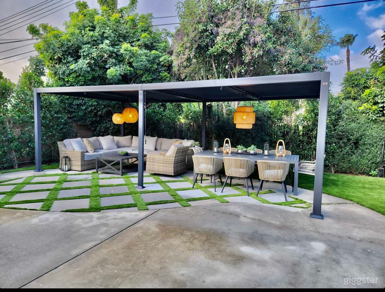 Modern Home With Spacious Backyard Photo 4