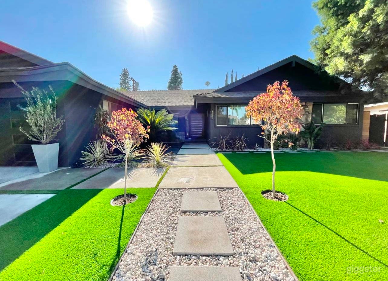 Modern Home With Spacious Backyard Photo 3