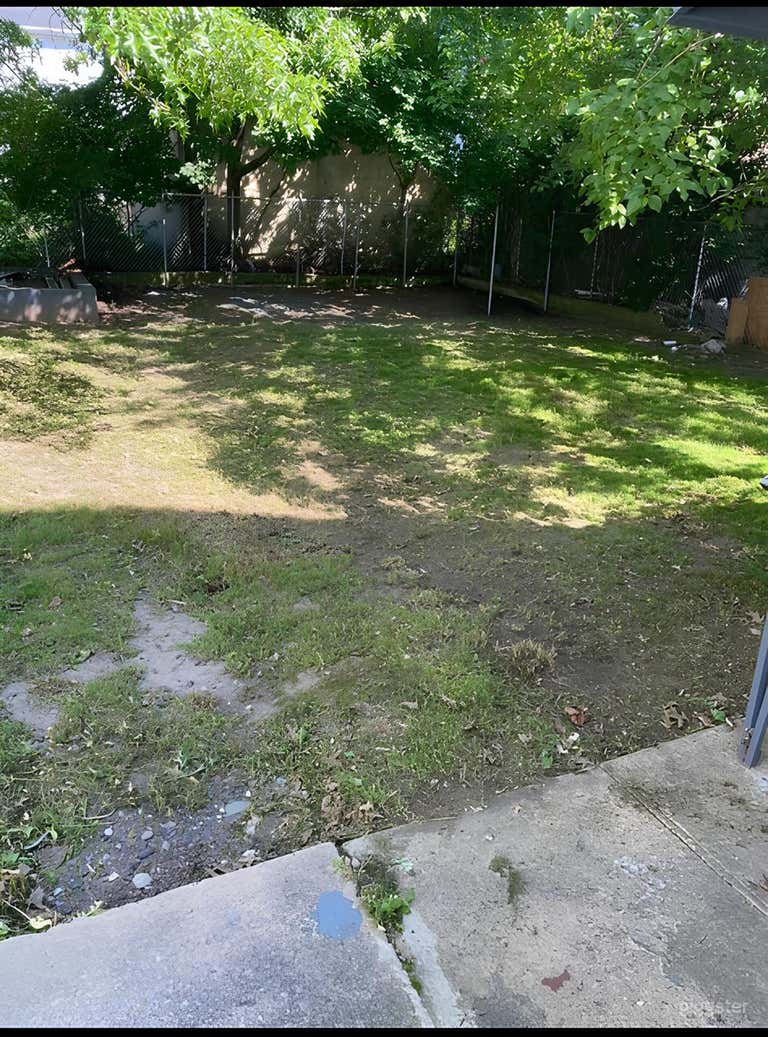  Charming Shaded Backyard 