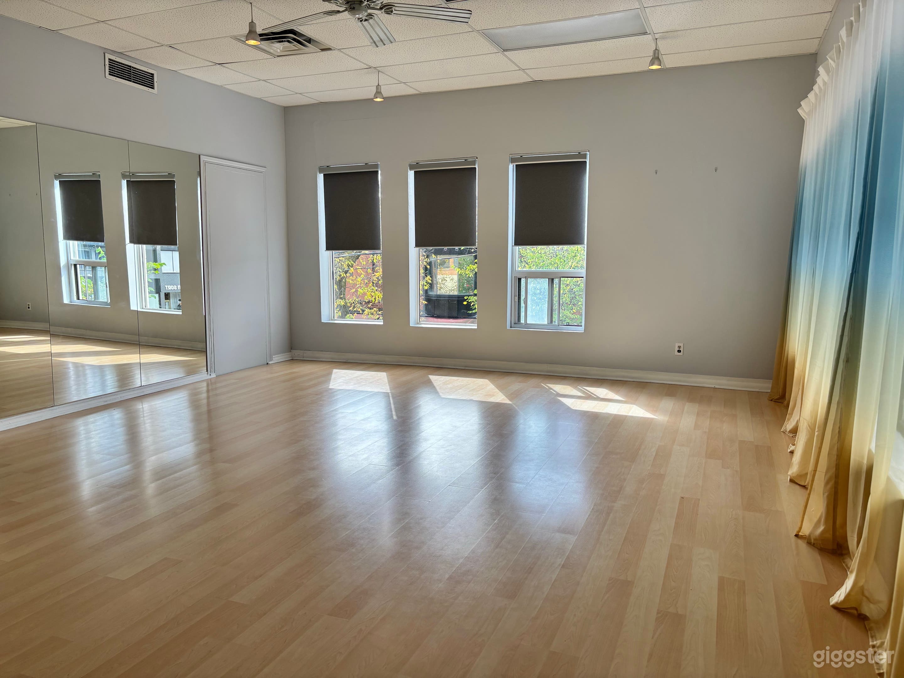 Sunny Dance &amp; Yoga Studio with Ombré Curtains Photo 3