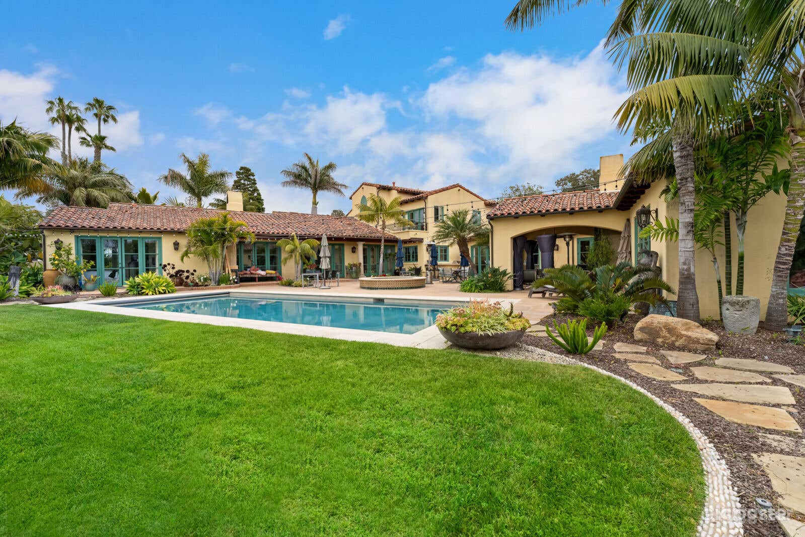 Luxury Italian Villa Swimming Pool Photo 3