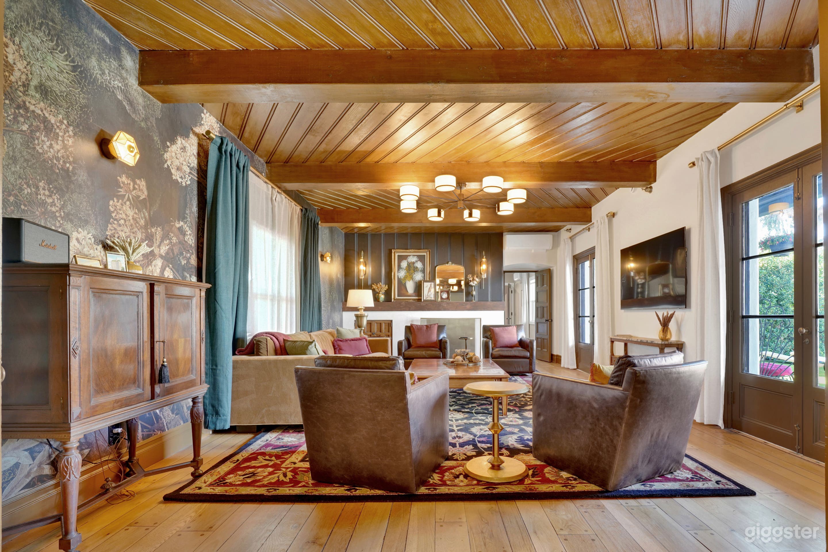 Eclectic/Lux Spanish Villa with Outdoor Courtyard  Photo 4