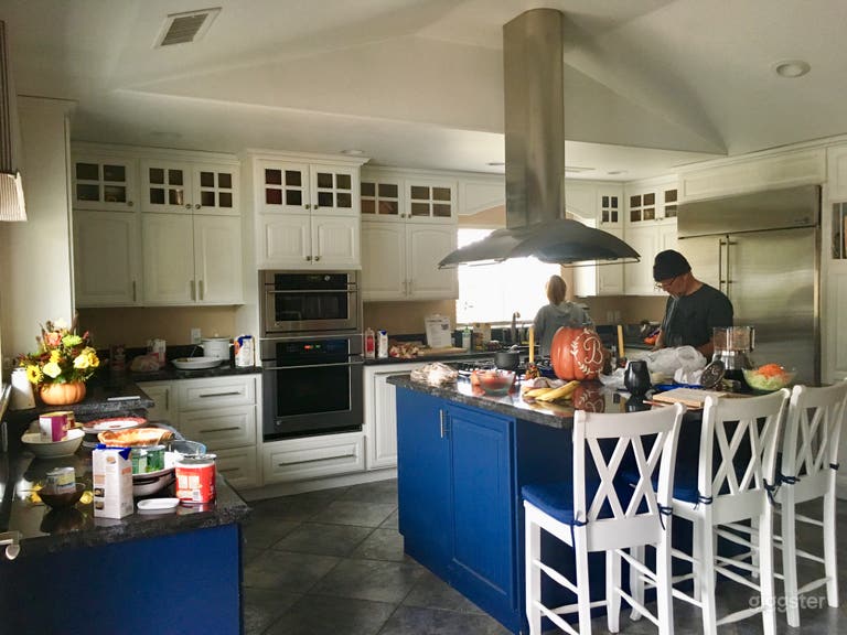  Large, workable kitchen 