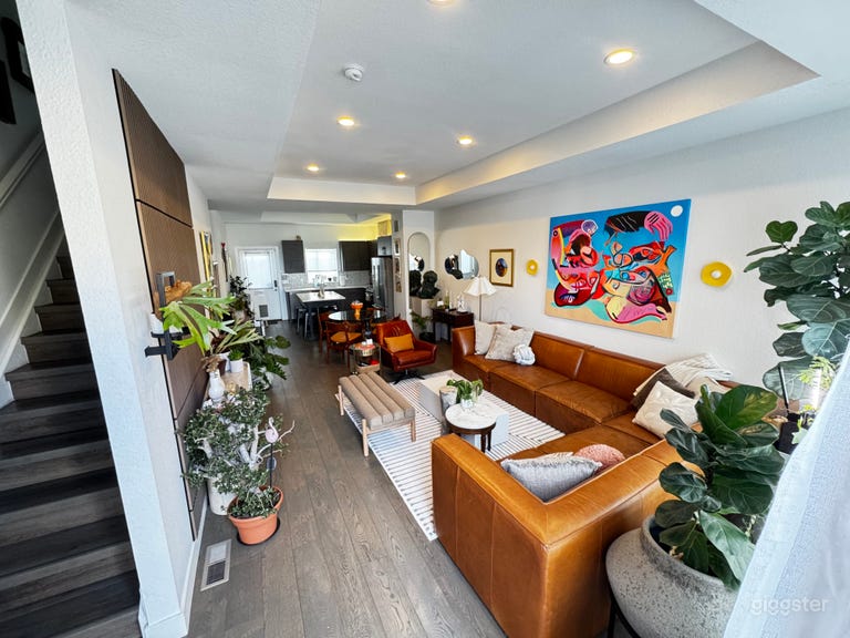  Modern Light-Filled Townhome for Private Events 