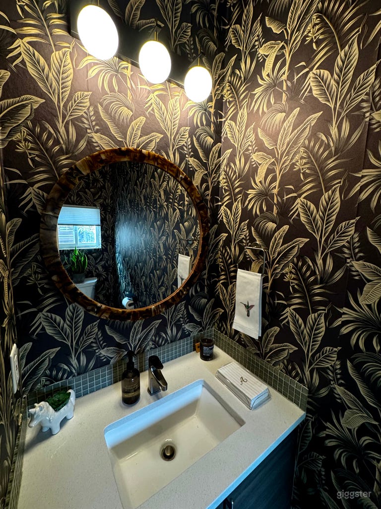  Modern Light-Filled Townhome for Private Events 