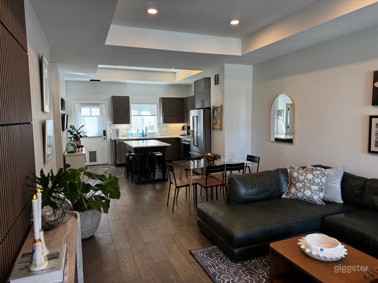  Modern Light-Filled Townhome for Private Events 