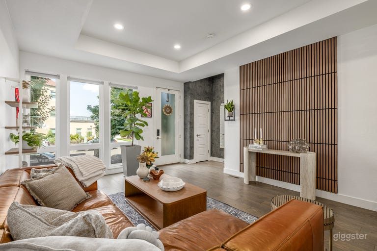  Modern Light-Filled Townhome for Private Events 