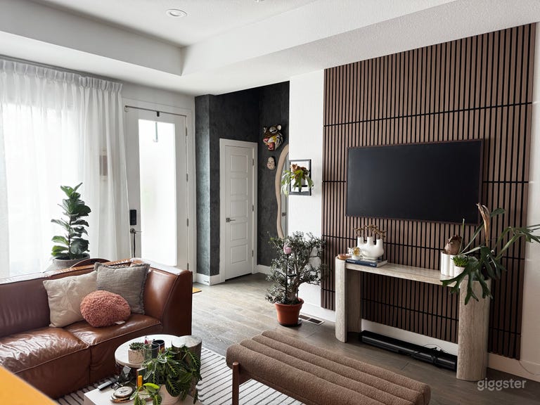  Modern Light-Filled Townhome for Private Events 