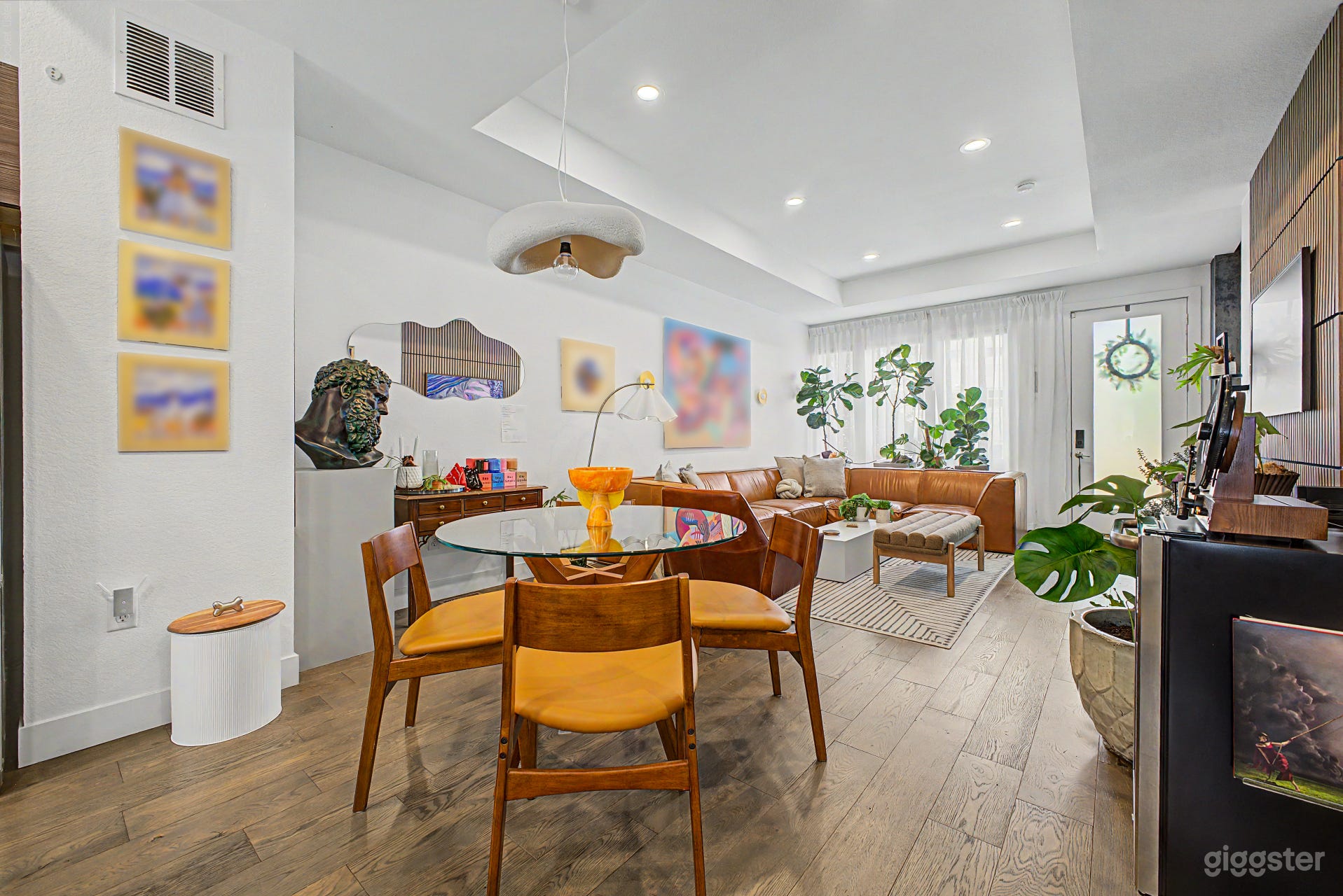 Modern Light-Filled House for Private Events Photo 3