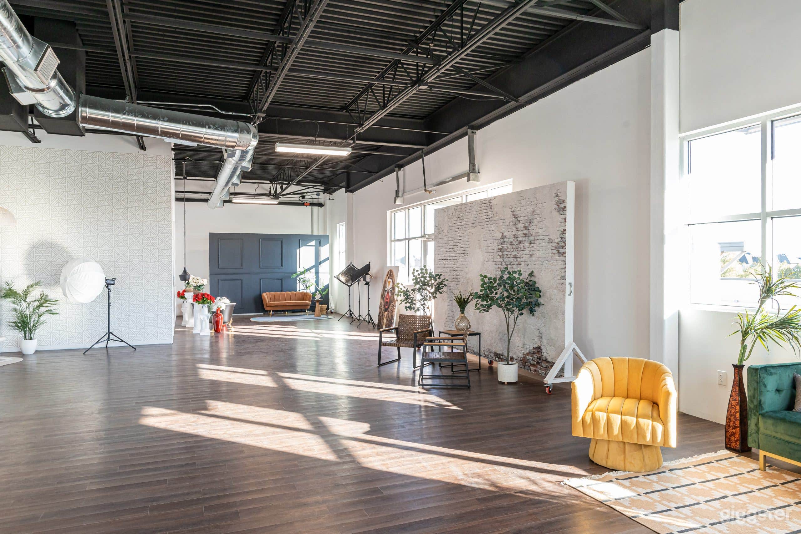 Multi-purpose natural light studio Photo 1