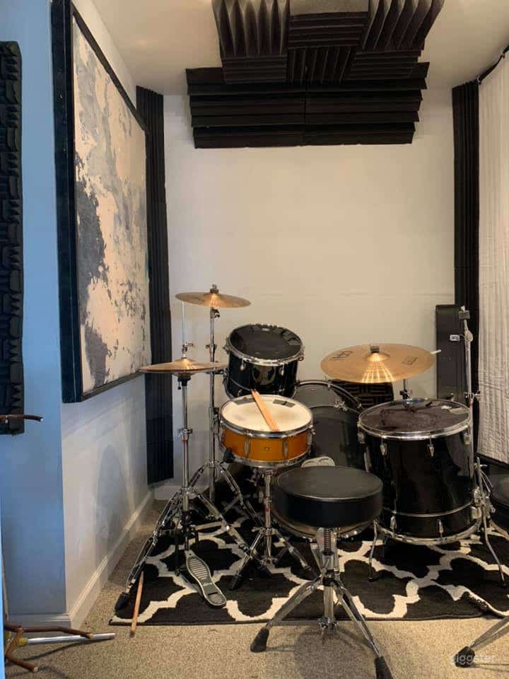  Fully-Equipped with an Old-School Feel Recording Studio in Reno  
