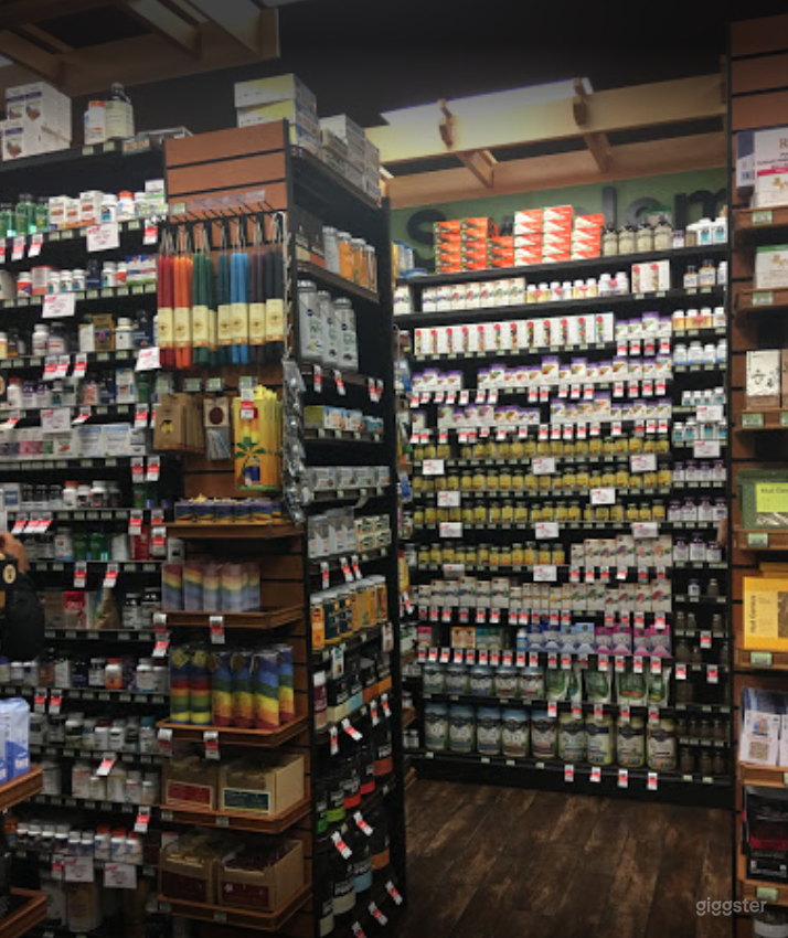 Spacious Health Food Store Perfect for Photoshoots and Productions in Los Feliz – Los Angeles Photo 4