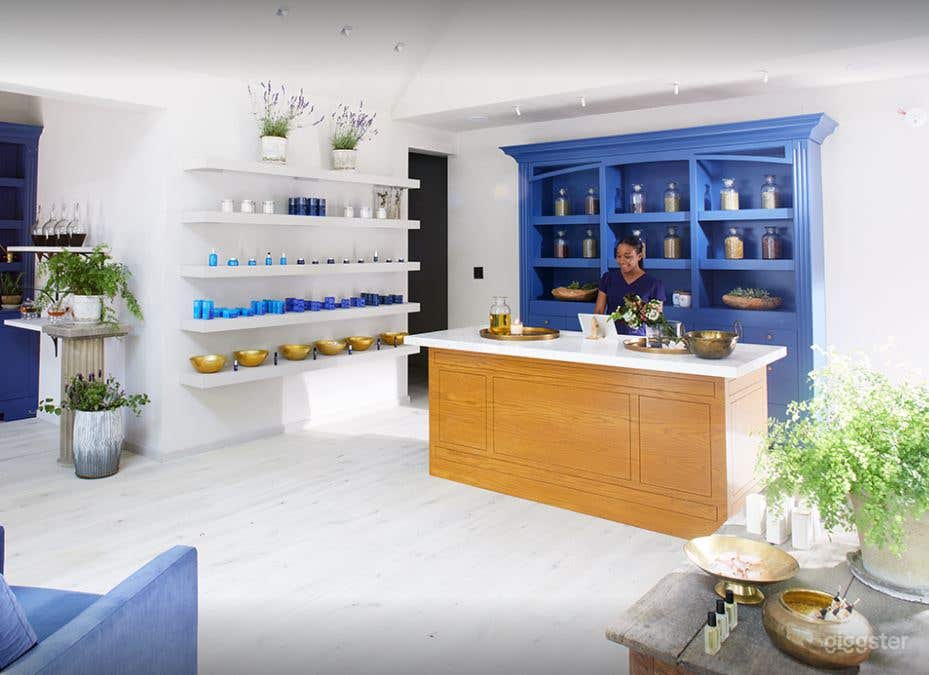 East Hampton Beautifully Renovated Spa Photo 3