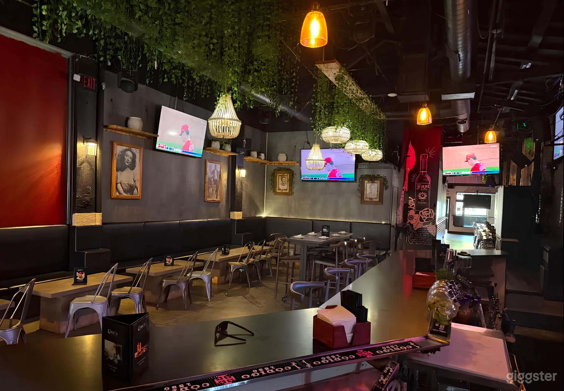 Downtown Fullerton Restaurant and Lounge Photo 3