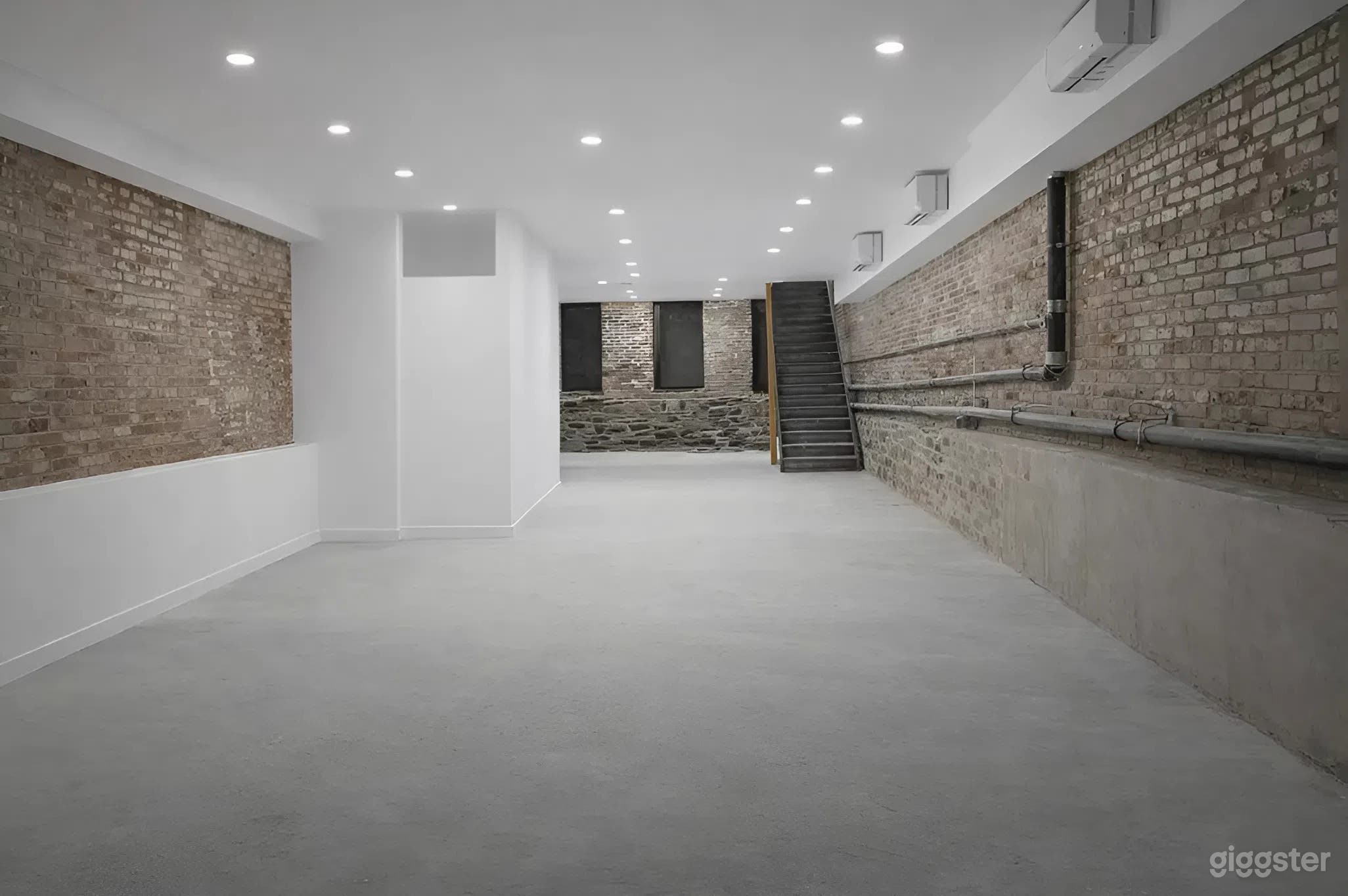 1,400 sq ft Ground-Floor Storefront with Full Glass Front Photo 3