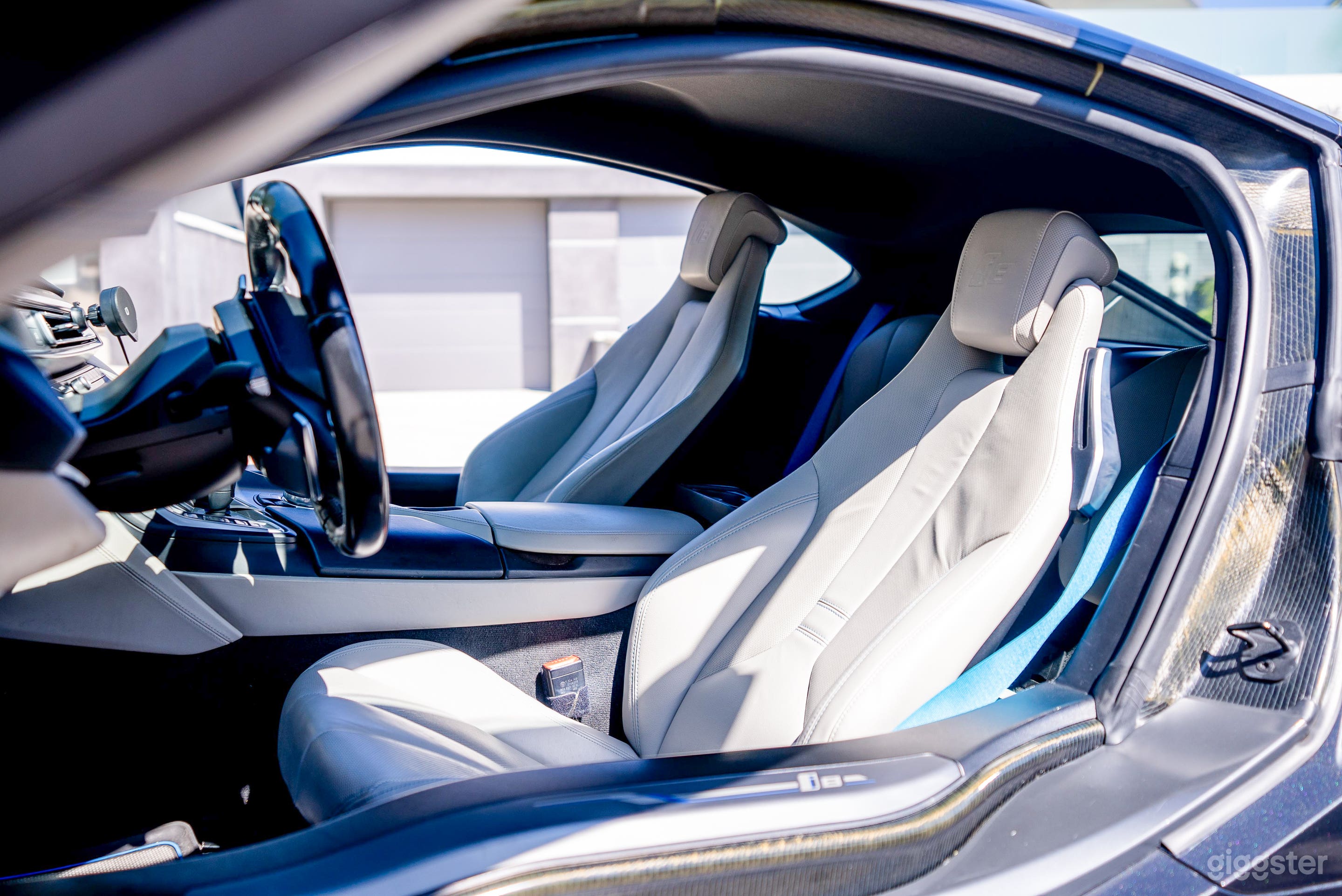 BMW i8 Hybrid Supercar Photo 3