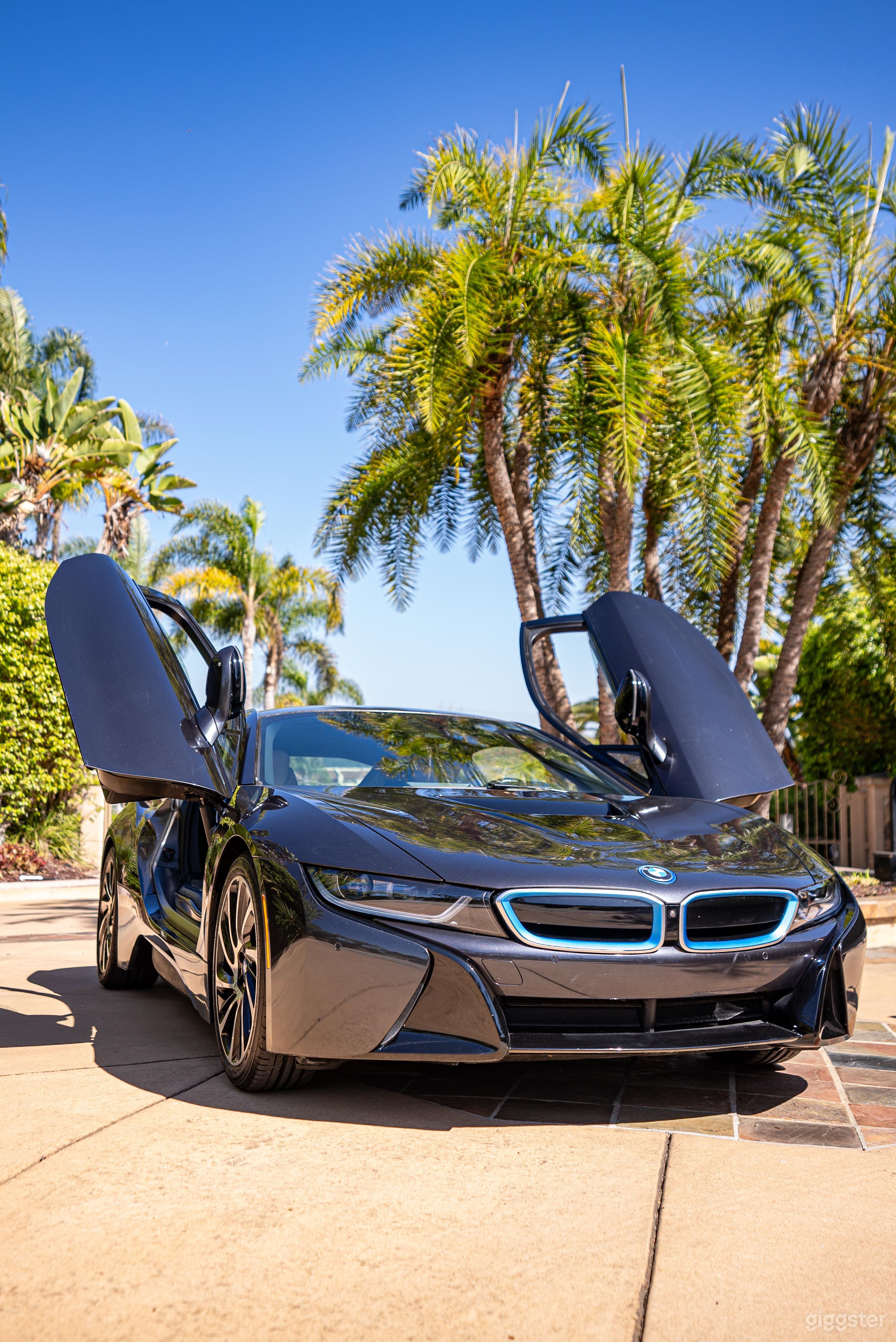 BMW i8 Hybrid Supercar Photo 4