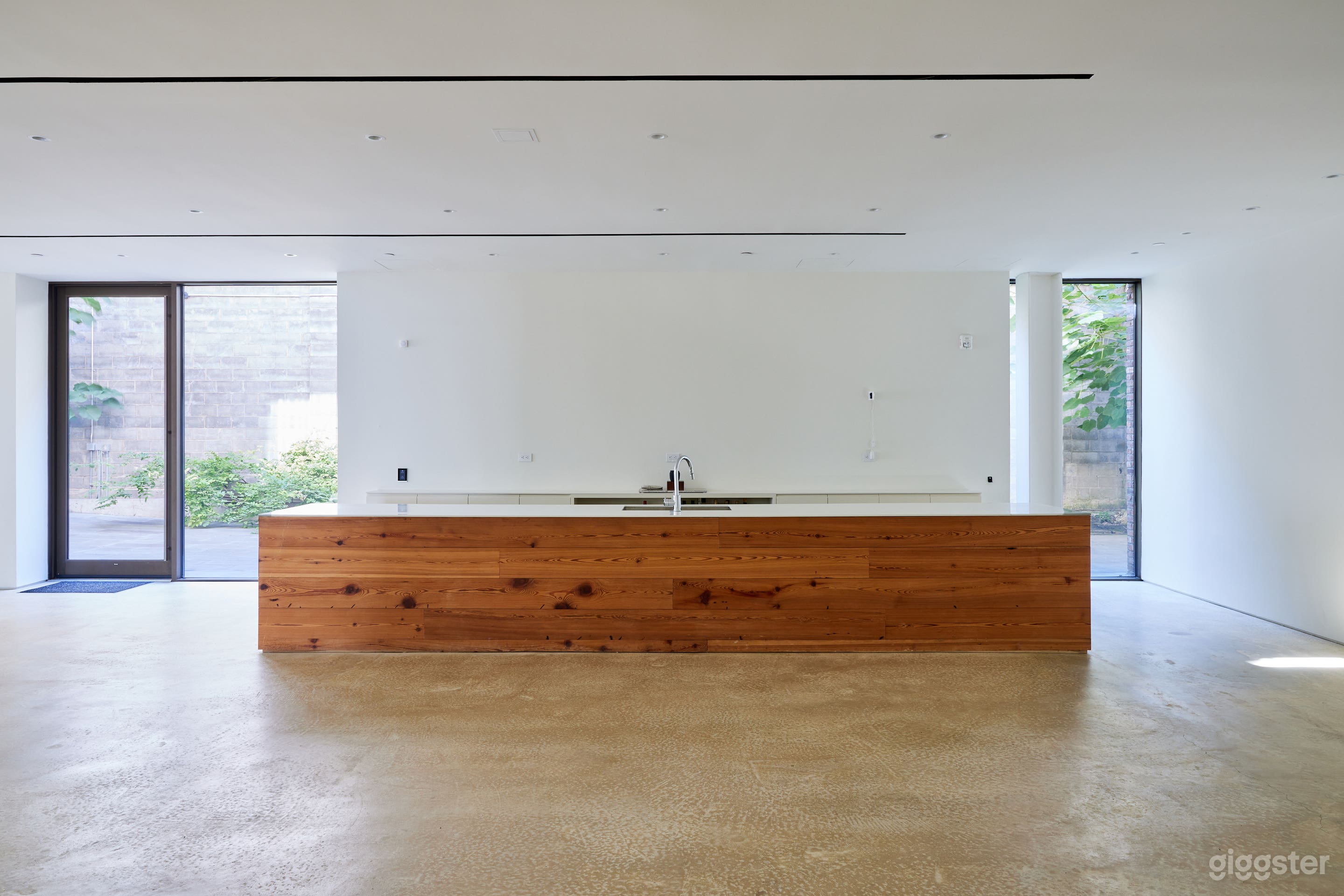 7,500 sq. ft. Creative Venue with Outdoor Terrace Photo 2